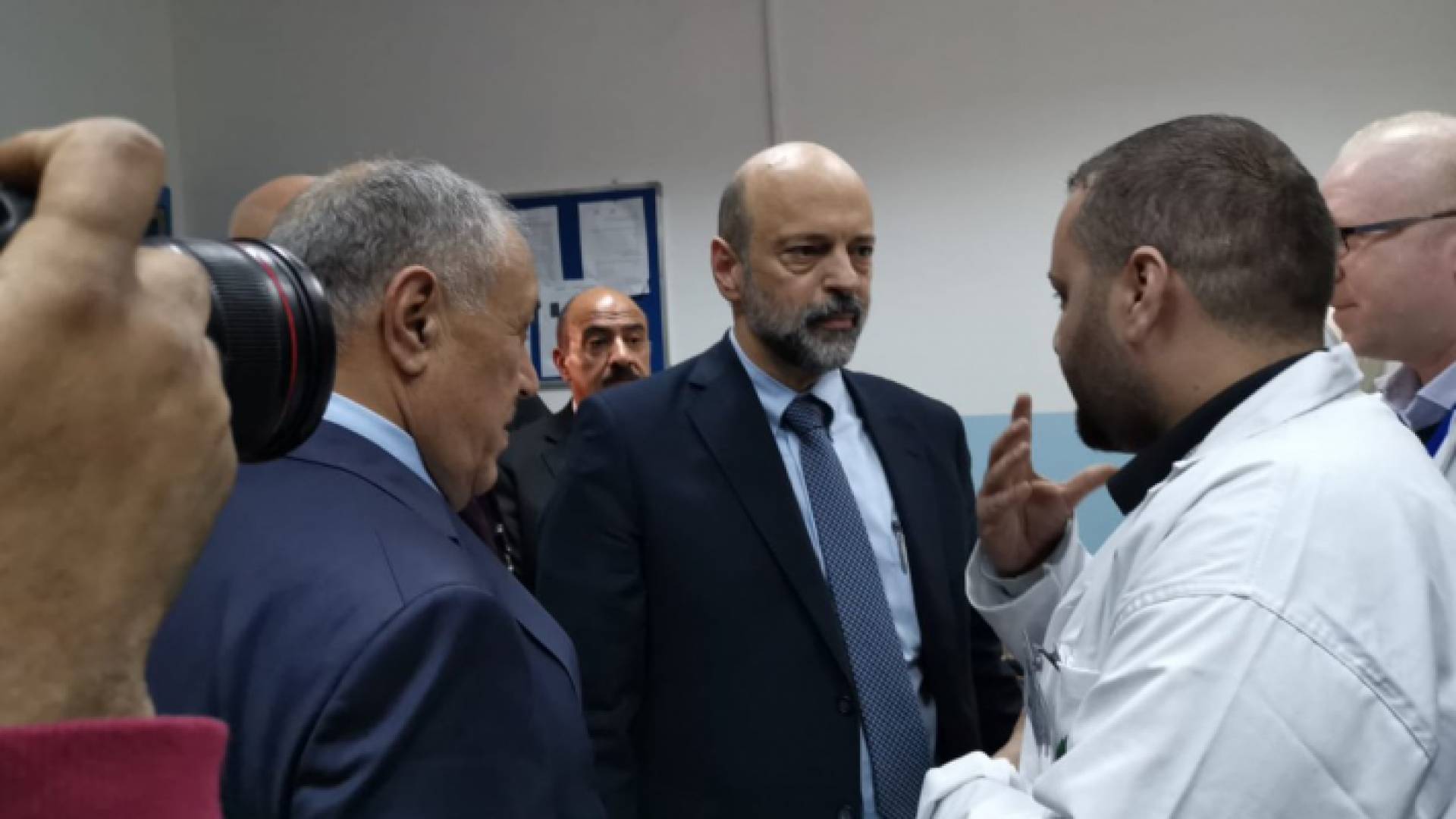 الرزاز يزور البشير