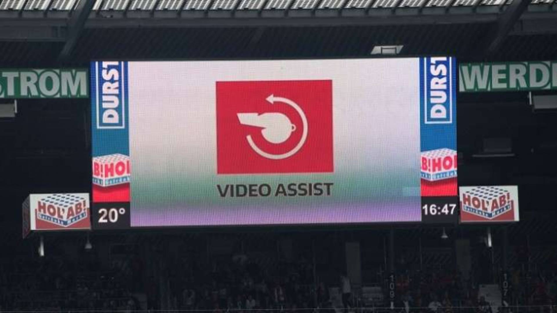 تقنية الإعادة بالفيديو (VAR)