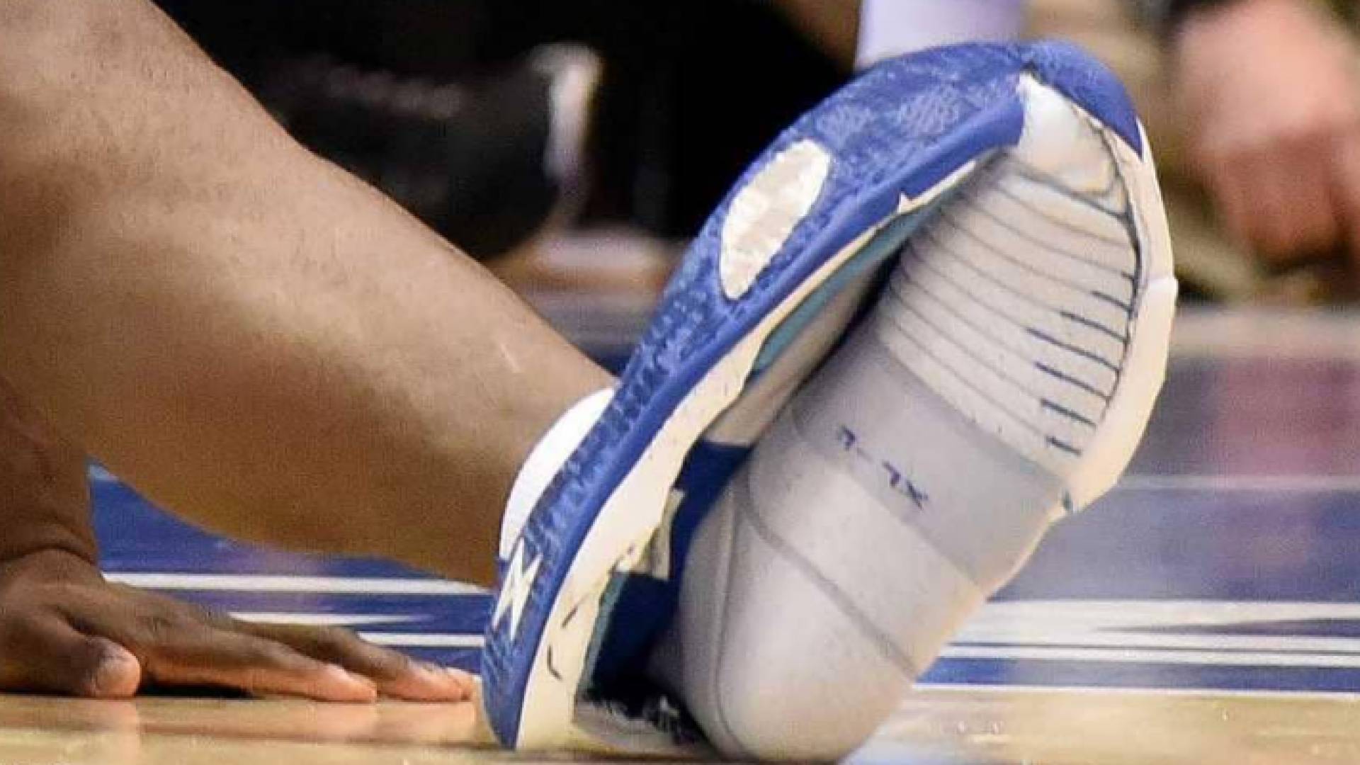 حذاء نايكي "المنفجر"