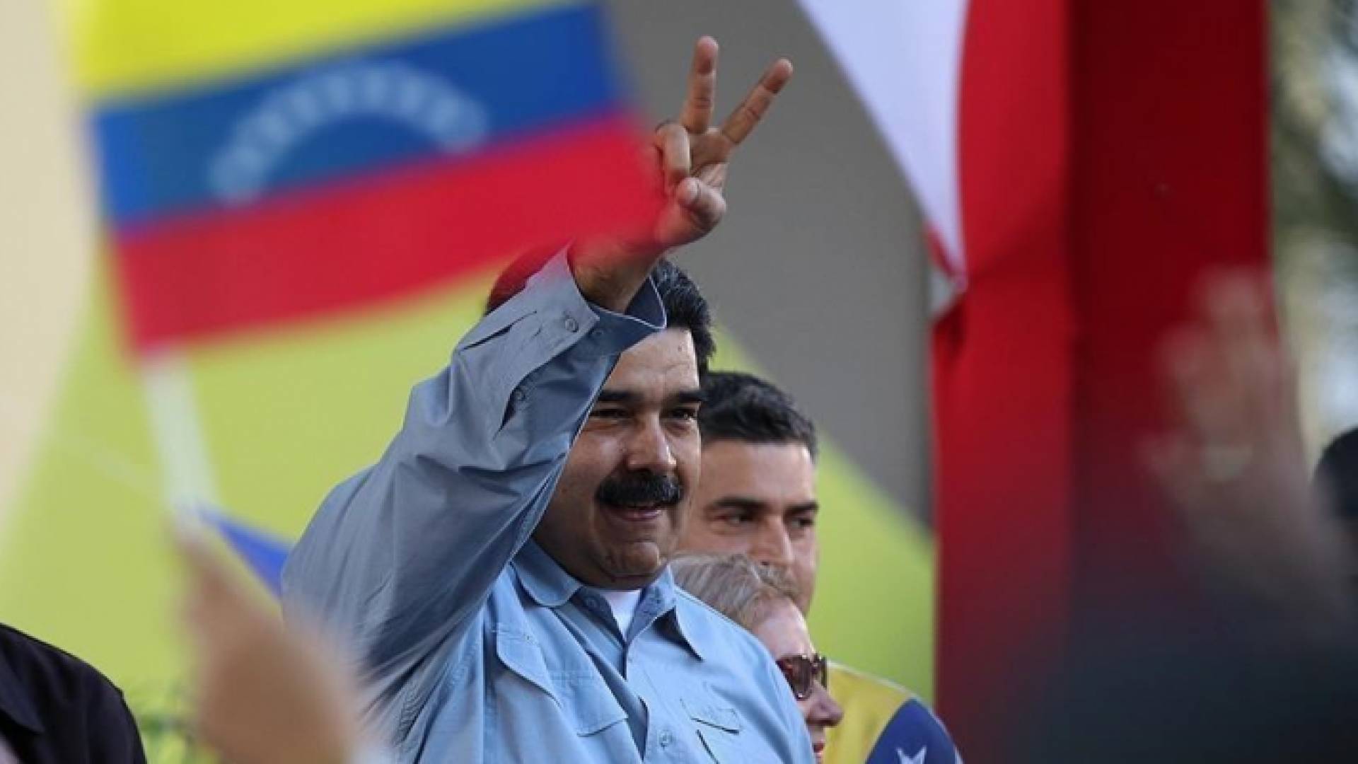 العديد من النشطاء عبر "تويتر" اعتبروا الأمر تهديدا صريحا للرئيس الفنزويلي