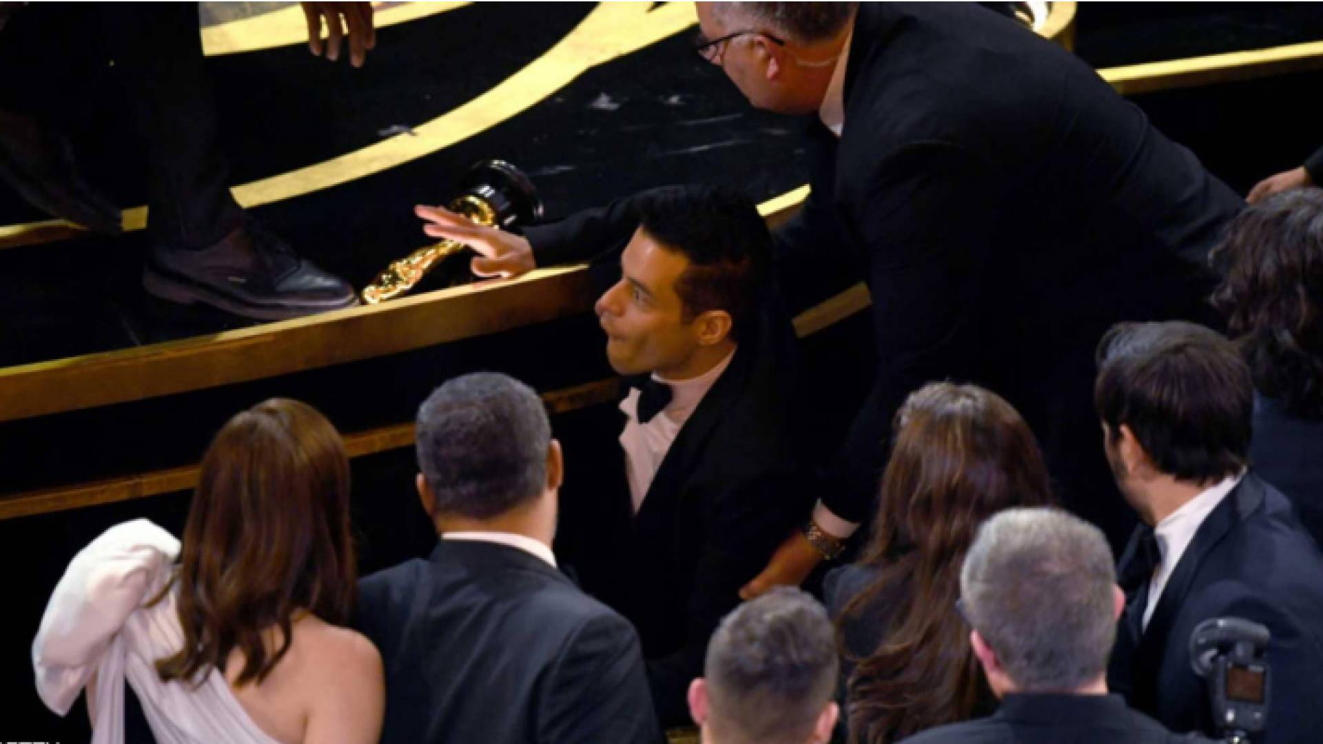 لحظة سقوط رامي مالك