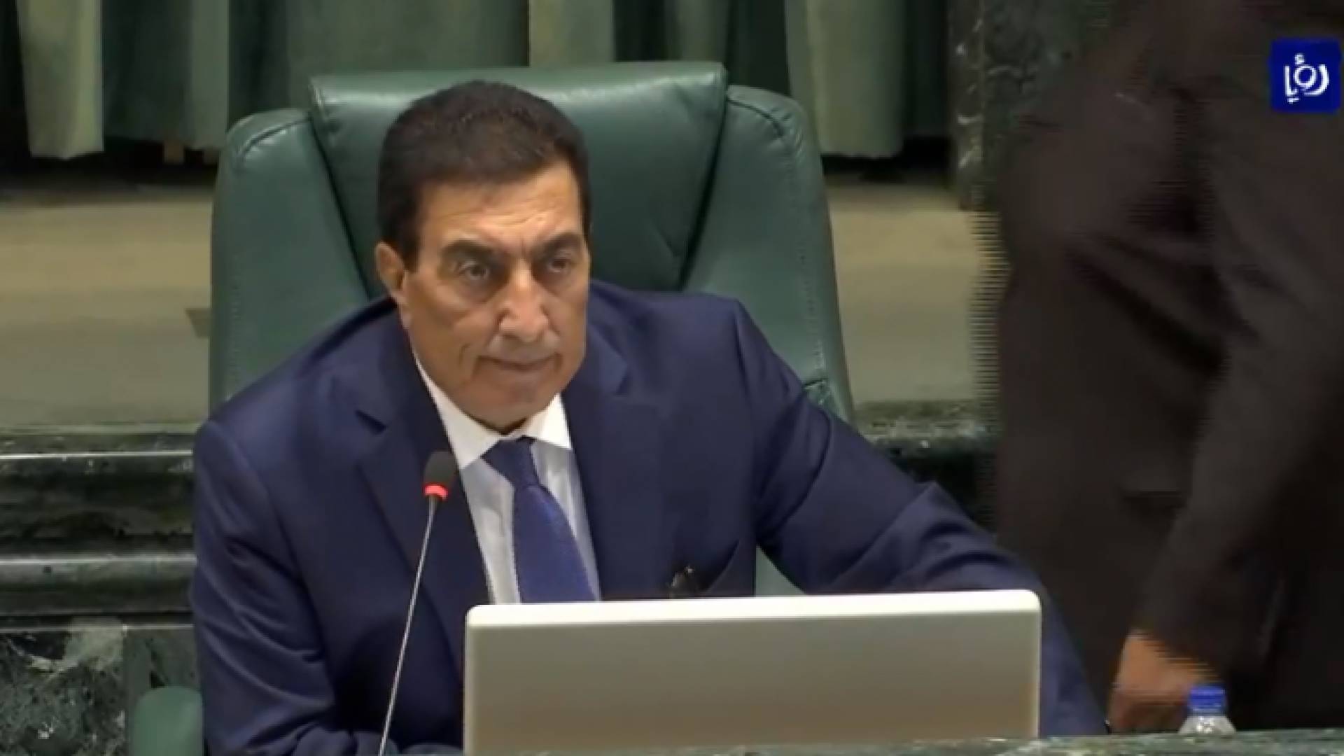 صورة من الجلسة