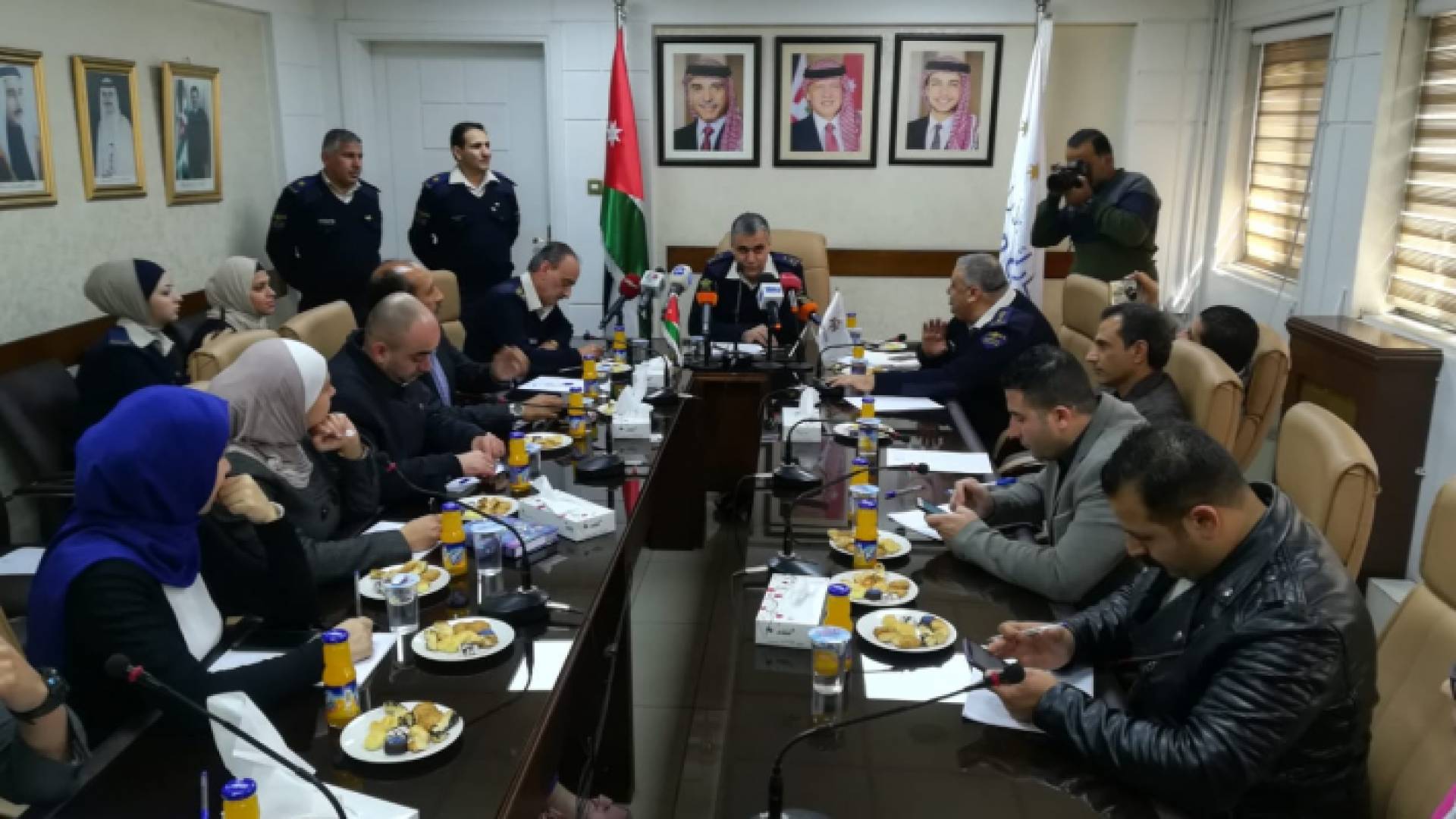 من المؤتمر