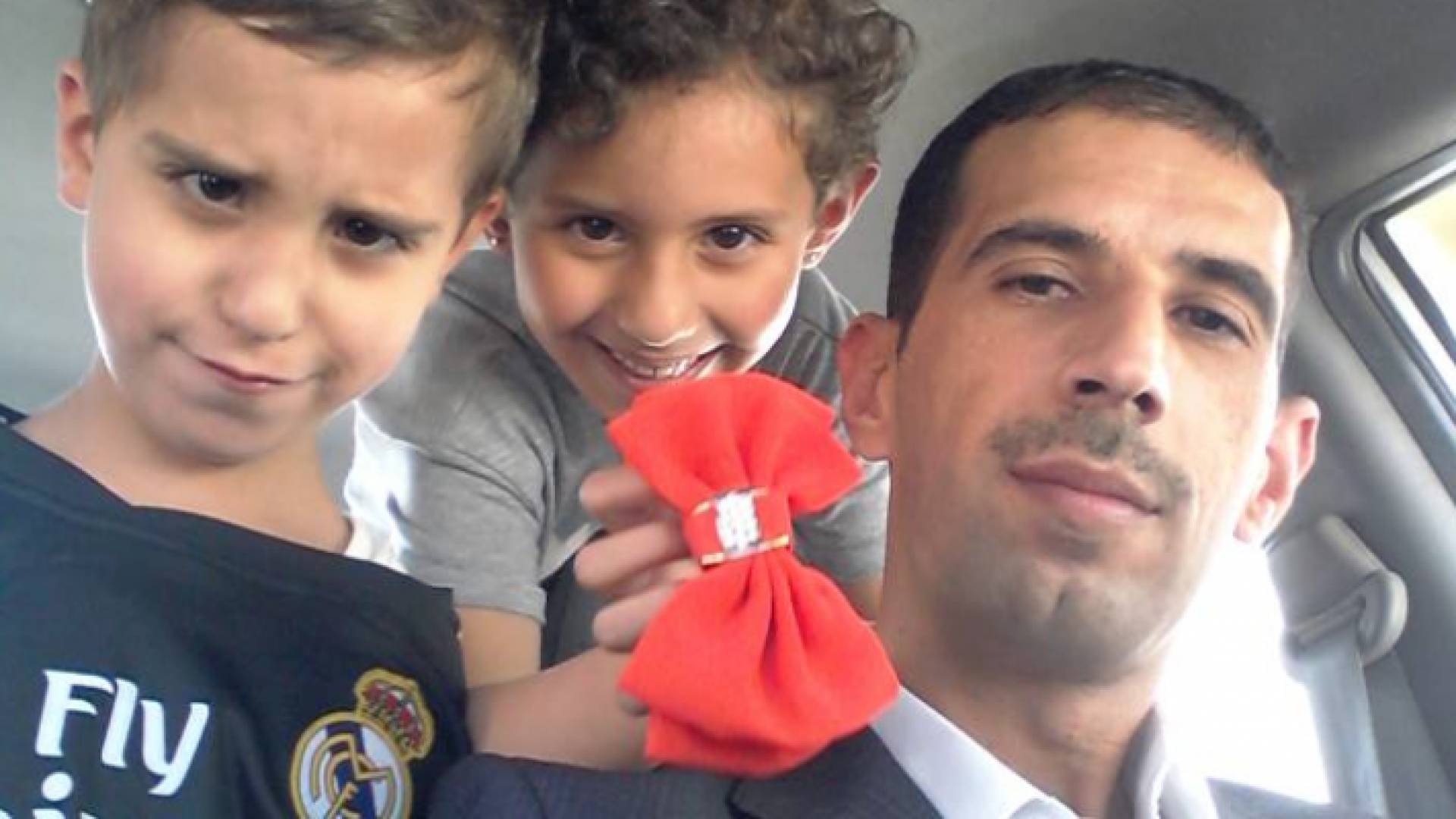 كان المرحوم معروفًا بنمطه الساخر في الكتابة