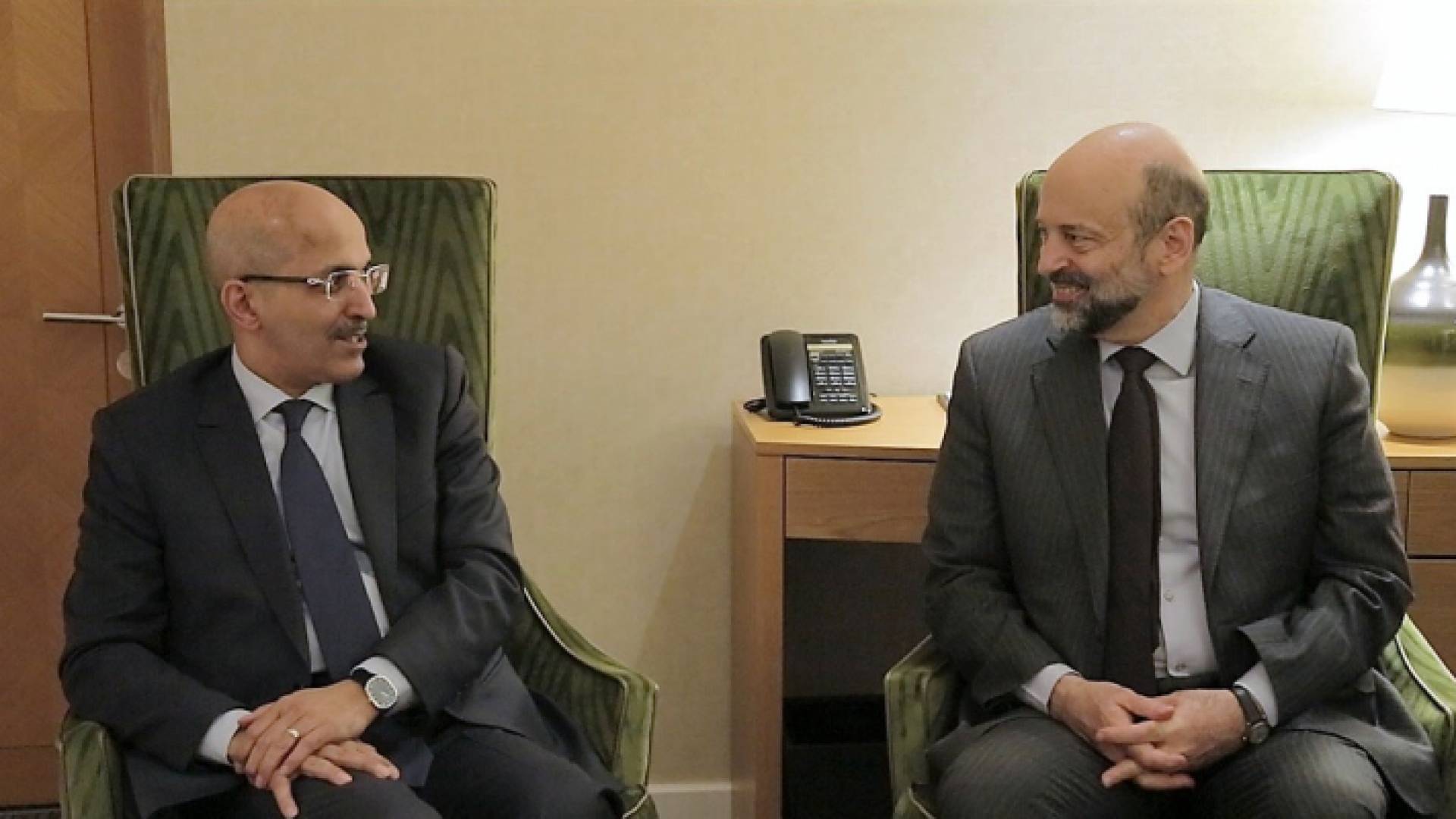 الرزاز يلتقي وزير المالية السعودي