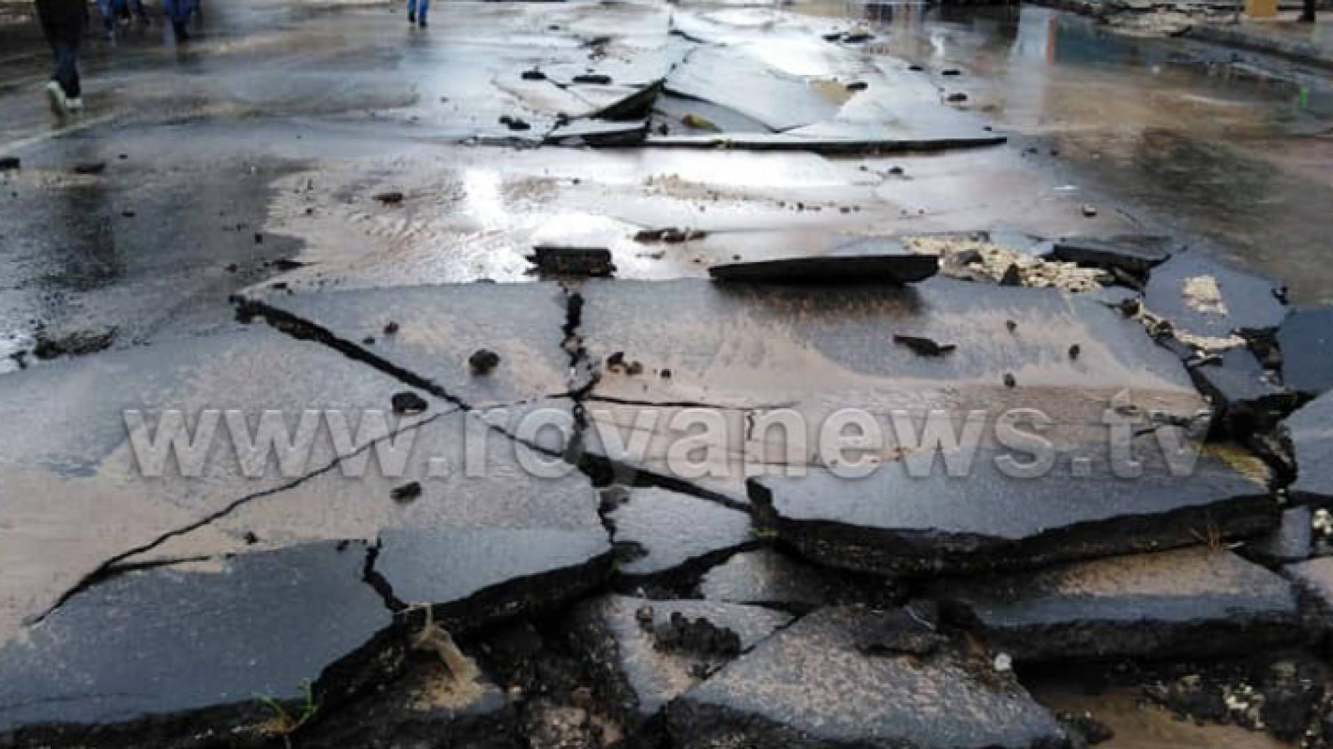 من موقع الانهيار