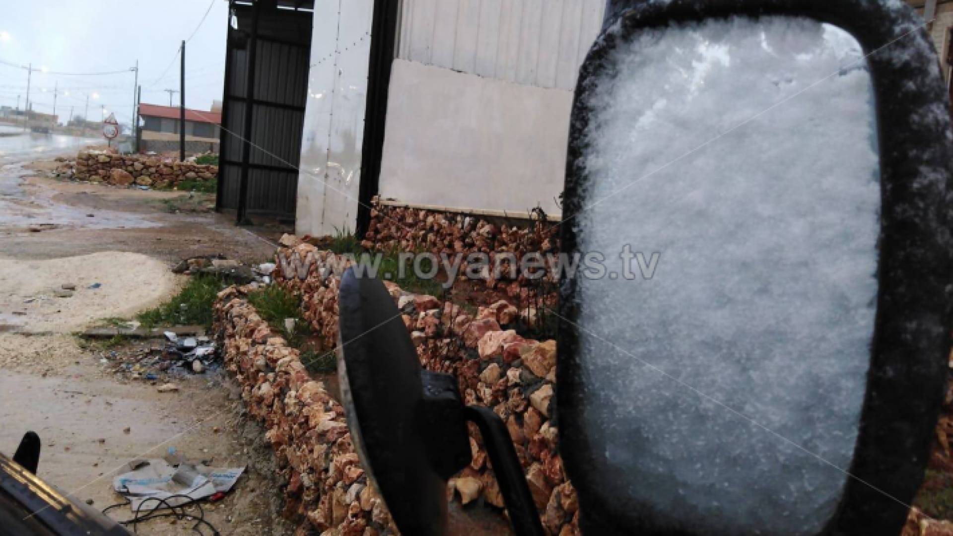 تساقط حبات من الثلوج في عجلون