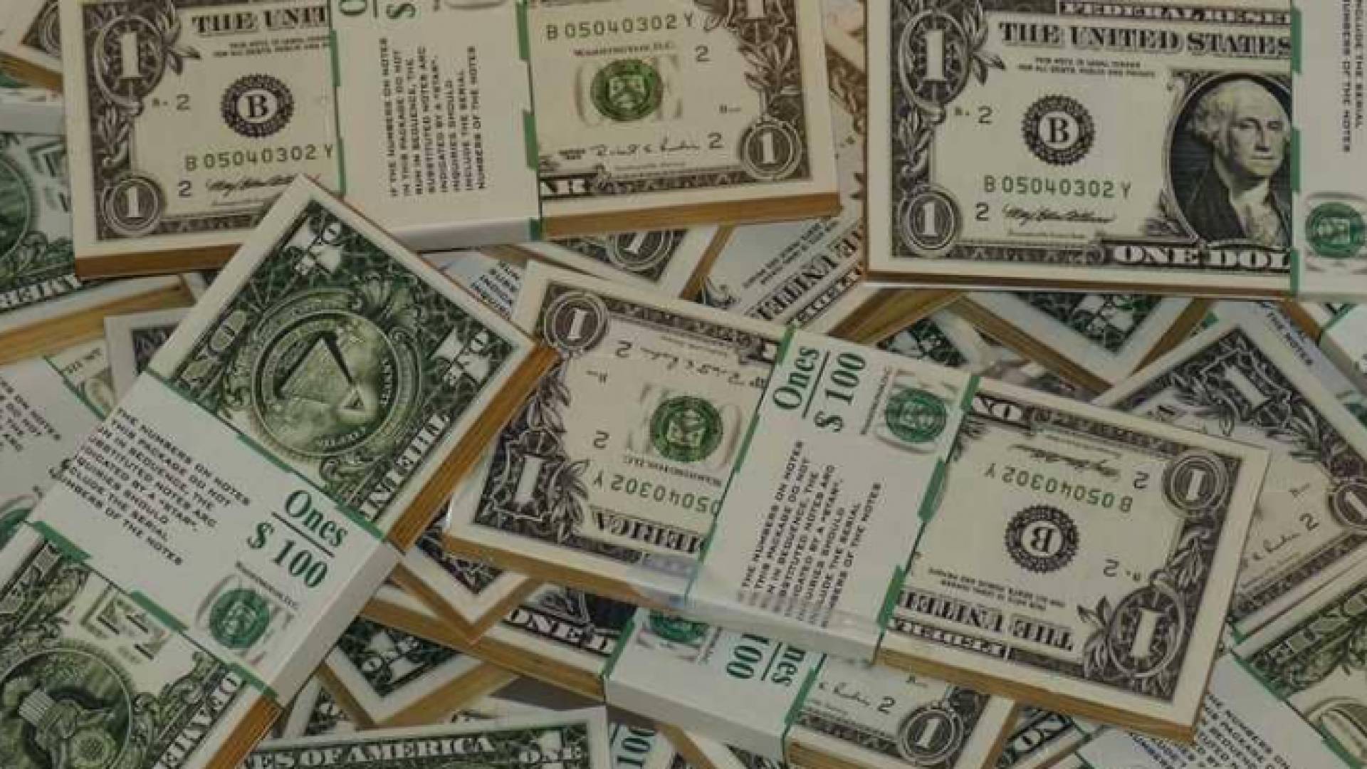 عثر العامل على مبلغ يوازي 390 ألف دولار