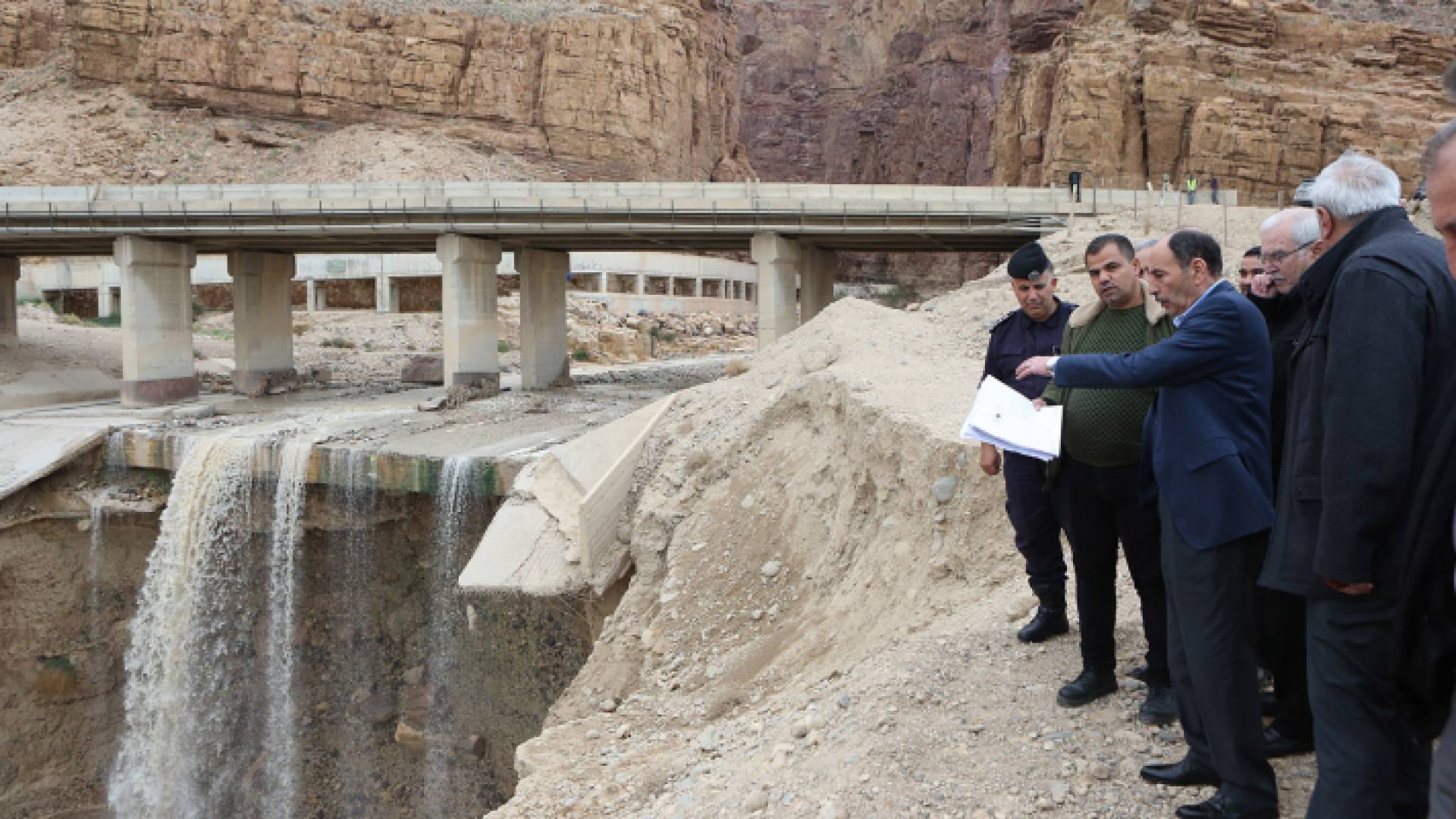 احد جسور البحر الميت