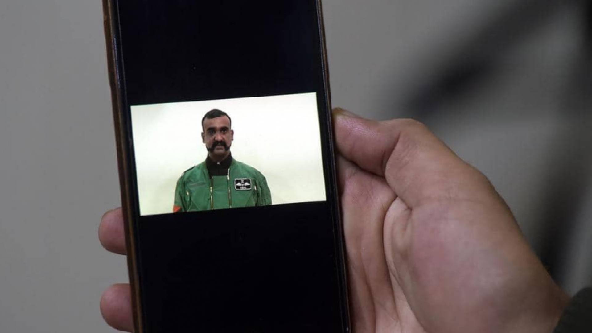 شارب الطيار الهندي أصبح رمزا للشجاعة