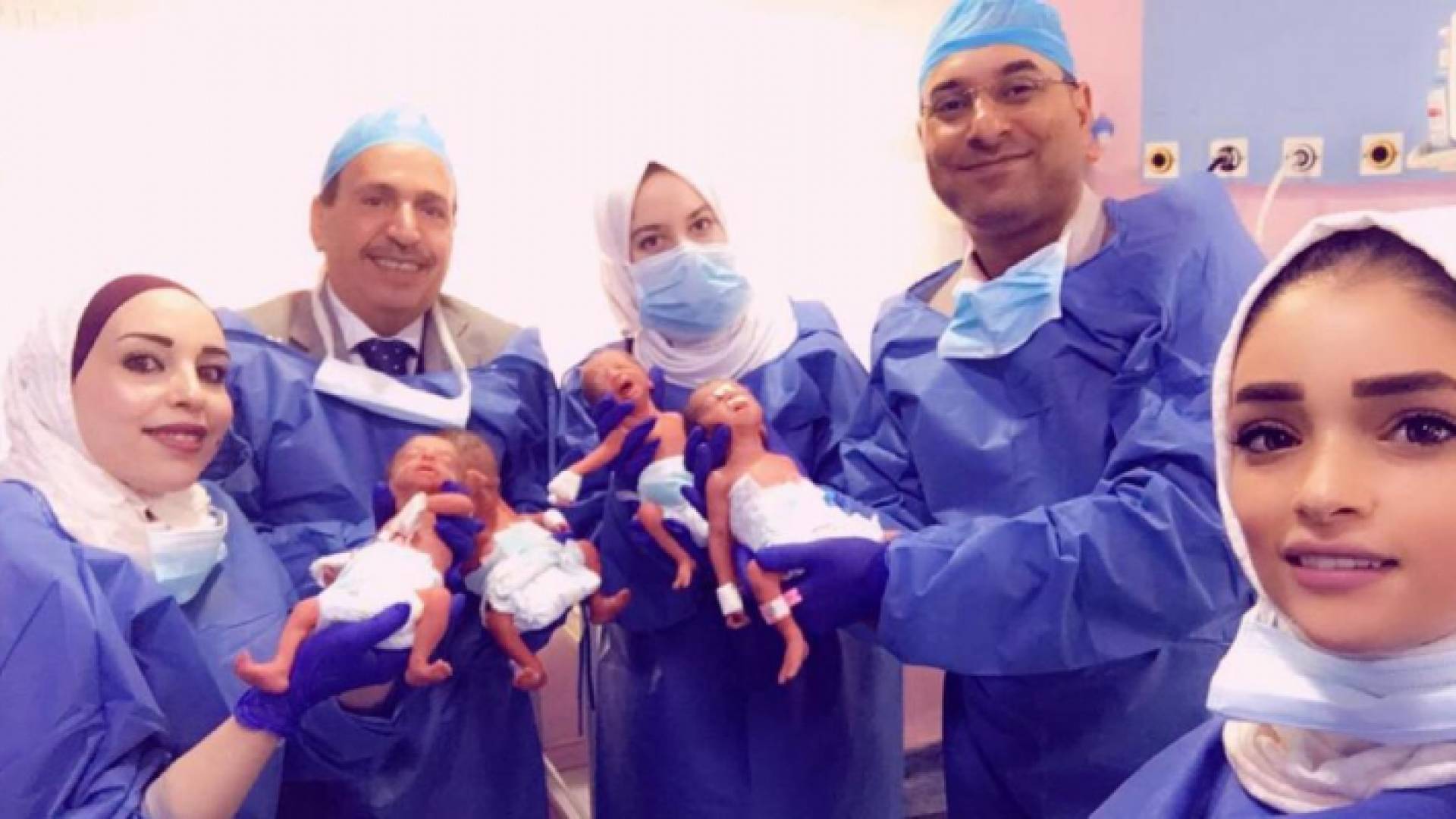 عشرينية تضع 4 توائم في اول ولادة لها في عمان