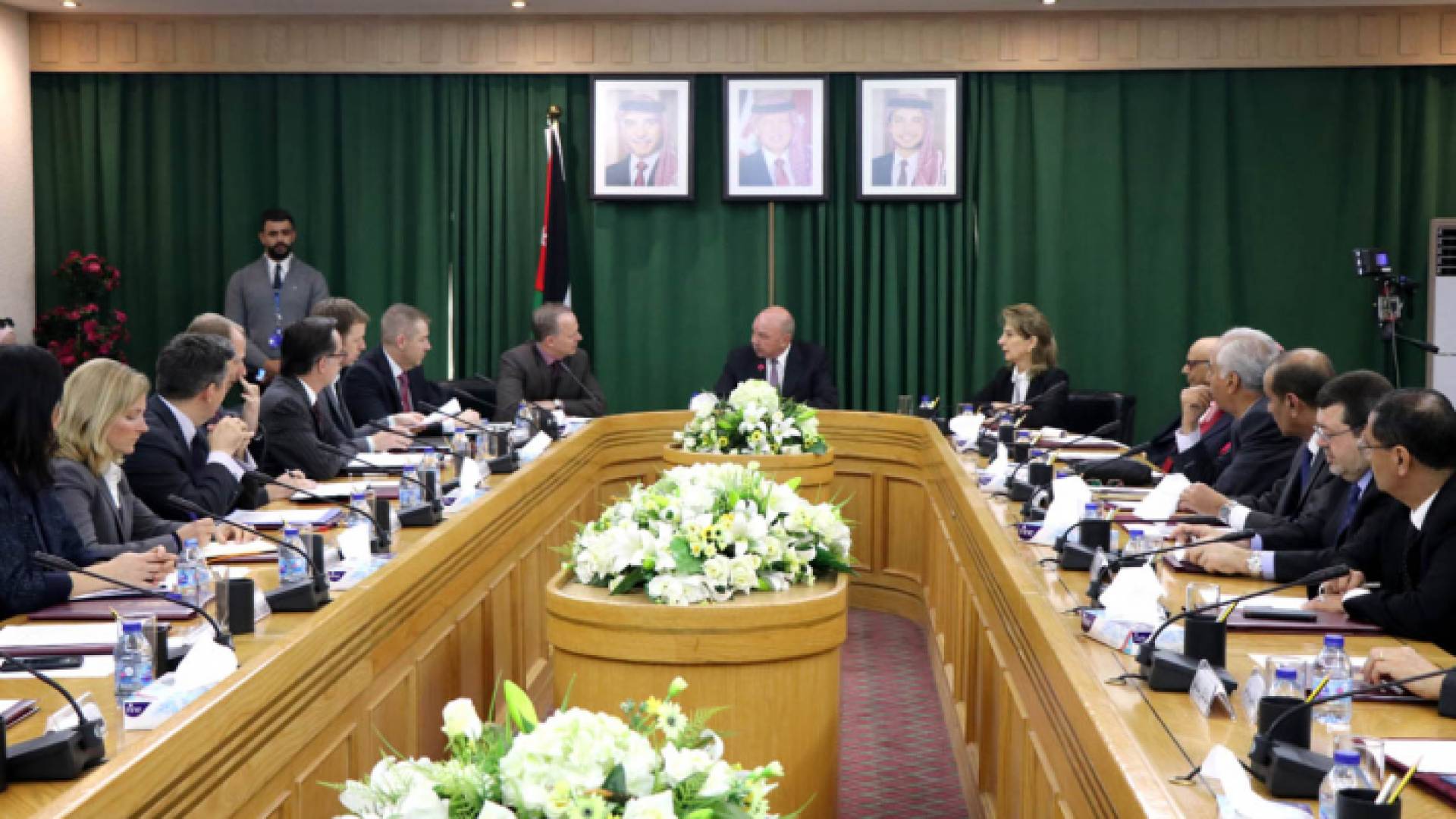 الفايز يثمن المساعدات الأميركية للمملكة