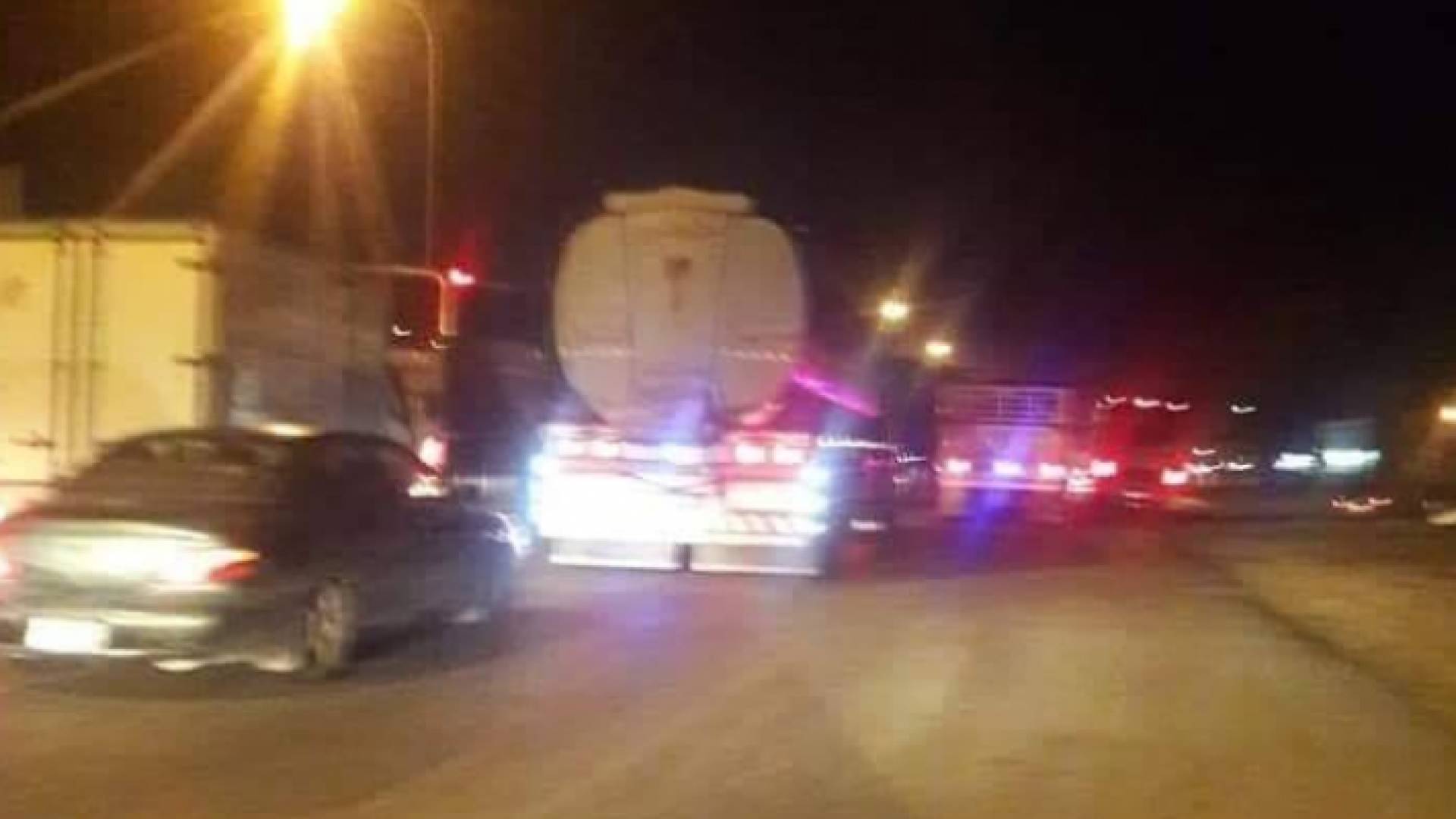 صورة من اغلاق الطريق قبل فتحه من قوات الدرك