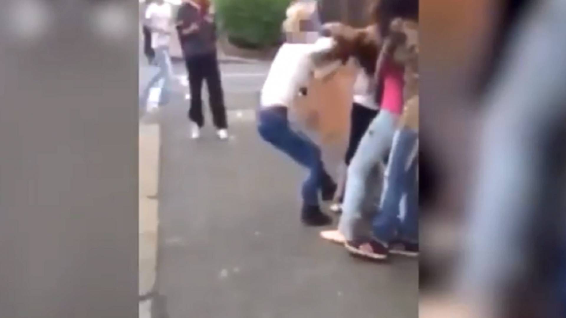 شجار حاد بين 3 بريطانيات من أجل شاب