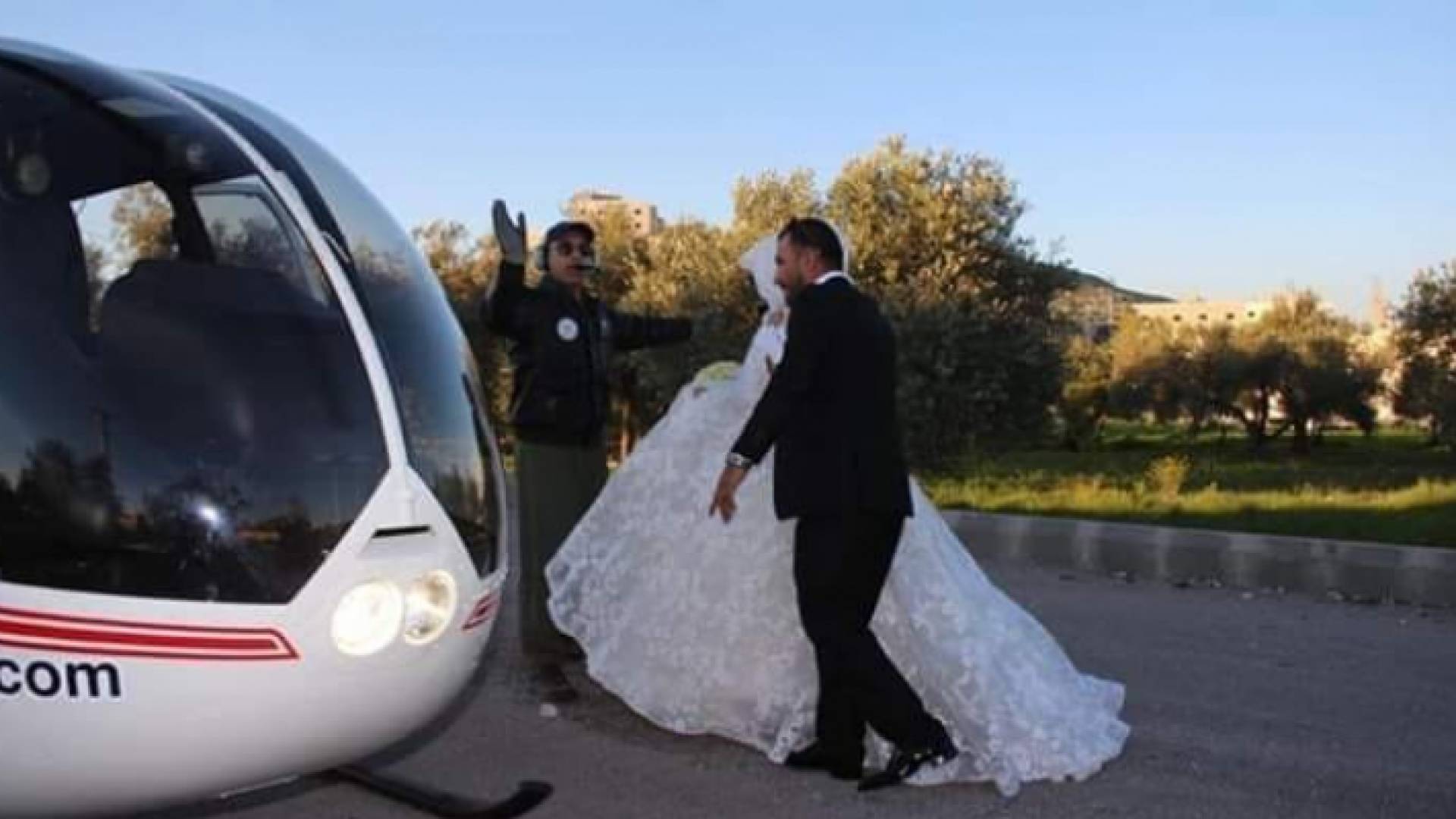 أردني يزف عروسه بطائرة