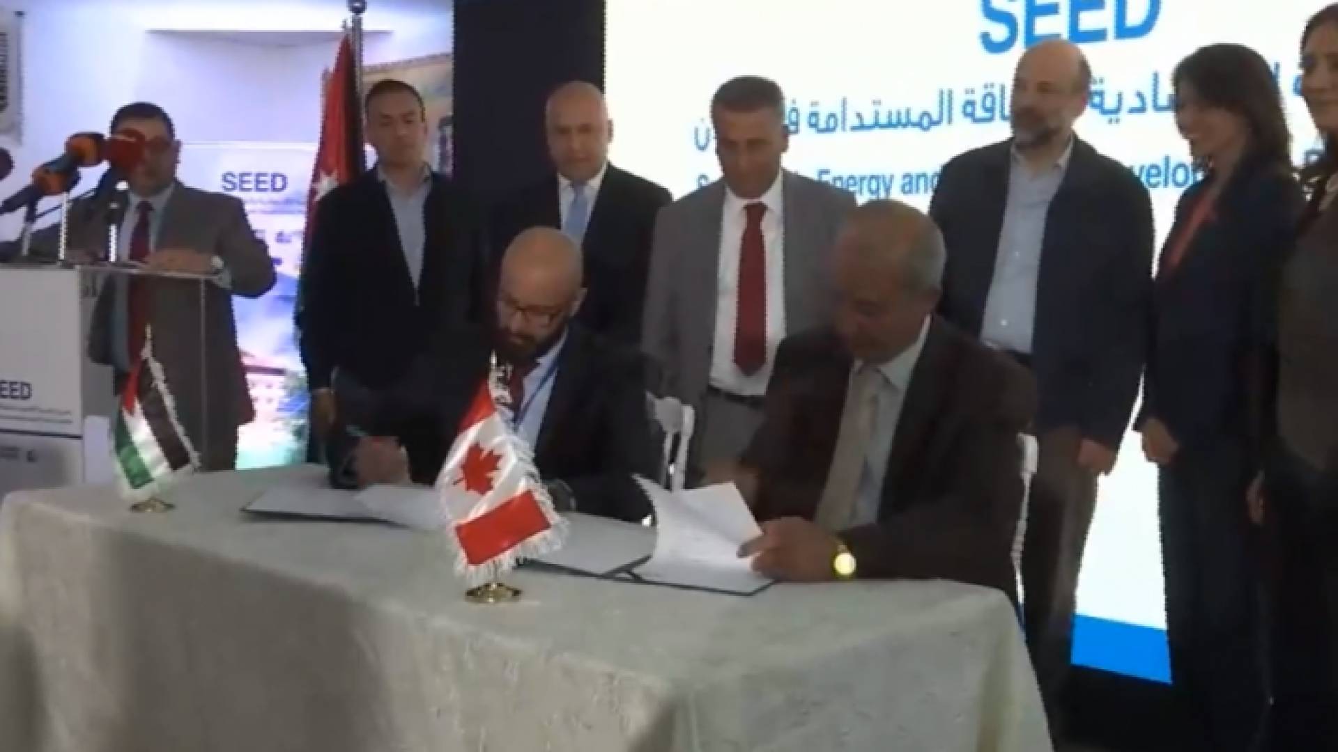 الرزاز يشهد توقيع اتفاقية محطة الطاقة الشمسية بين الأردن وكندا في دير علا