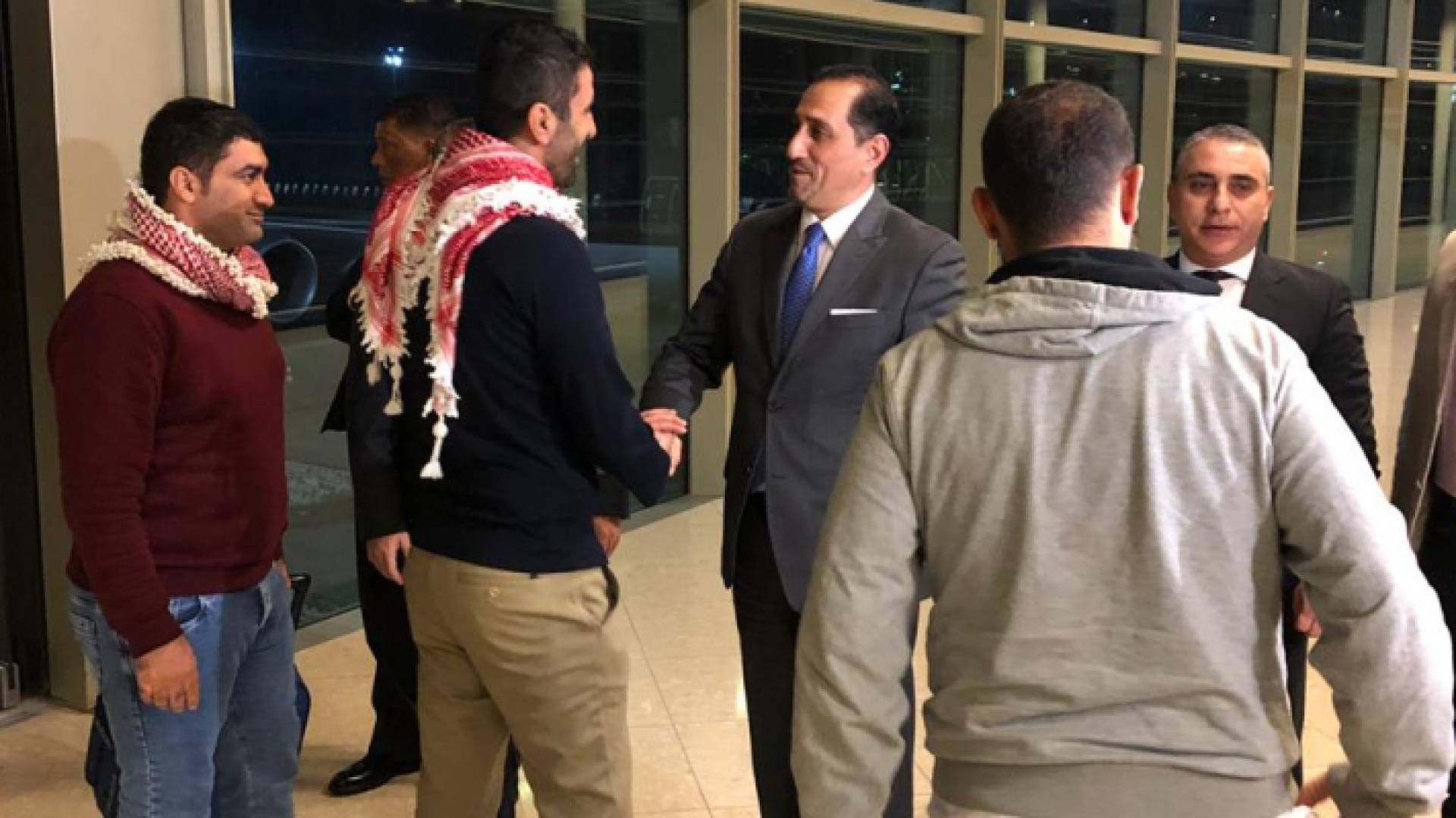 لحظة وصول الاردنيين الى مطار الملكة علياء الدولي