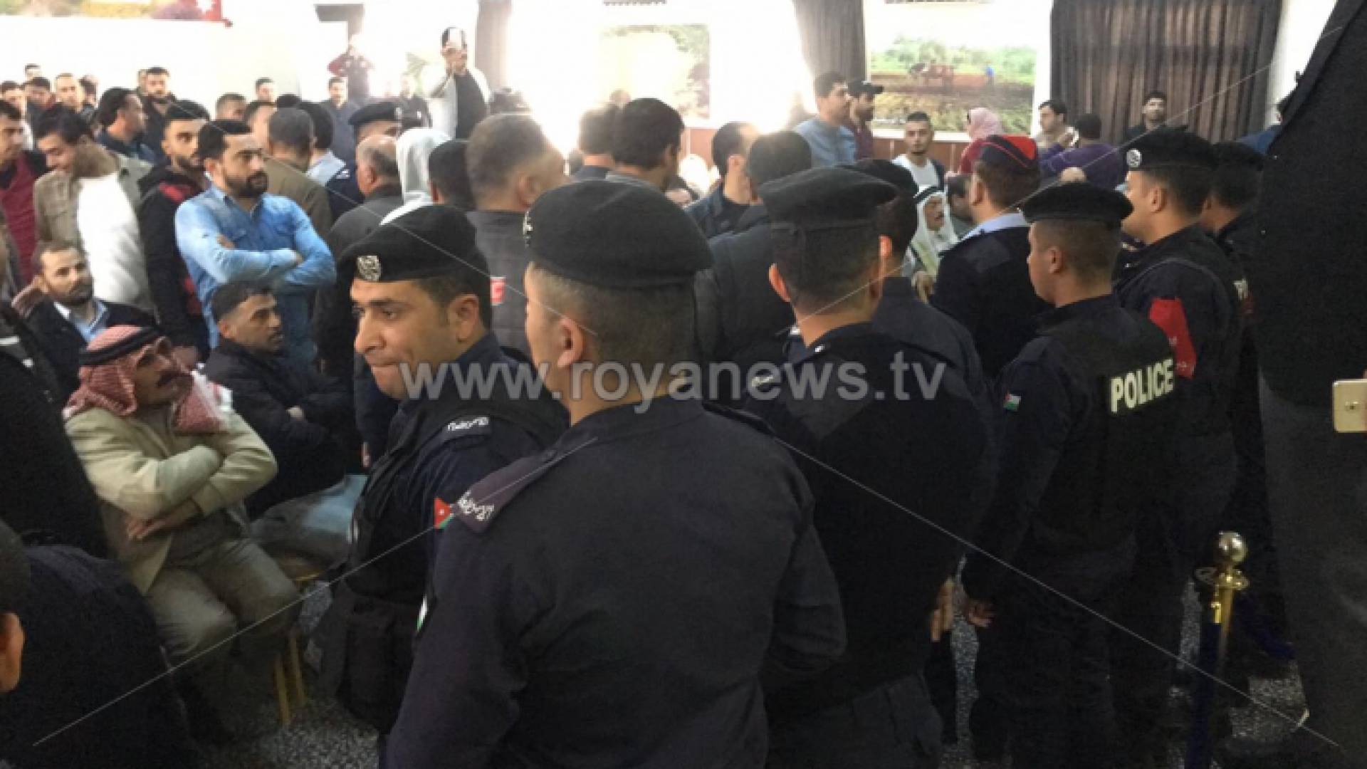 اهالي وسطية اربد يطالبون الوفد الحكومي المكلف بلقاء المتعطلين مغادرة المكان