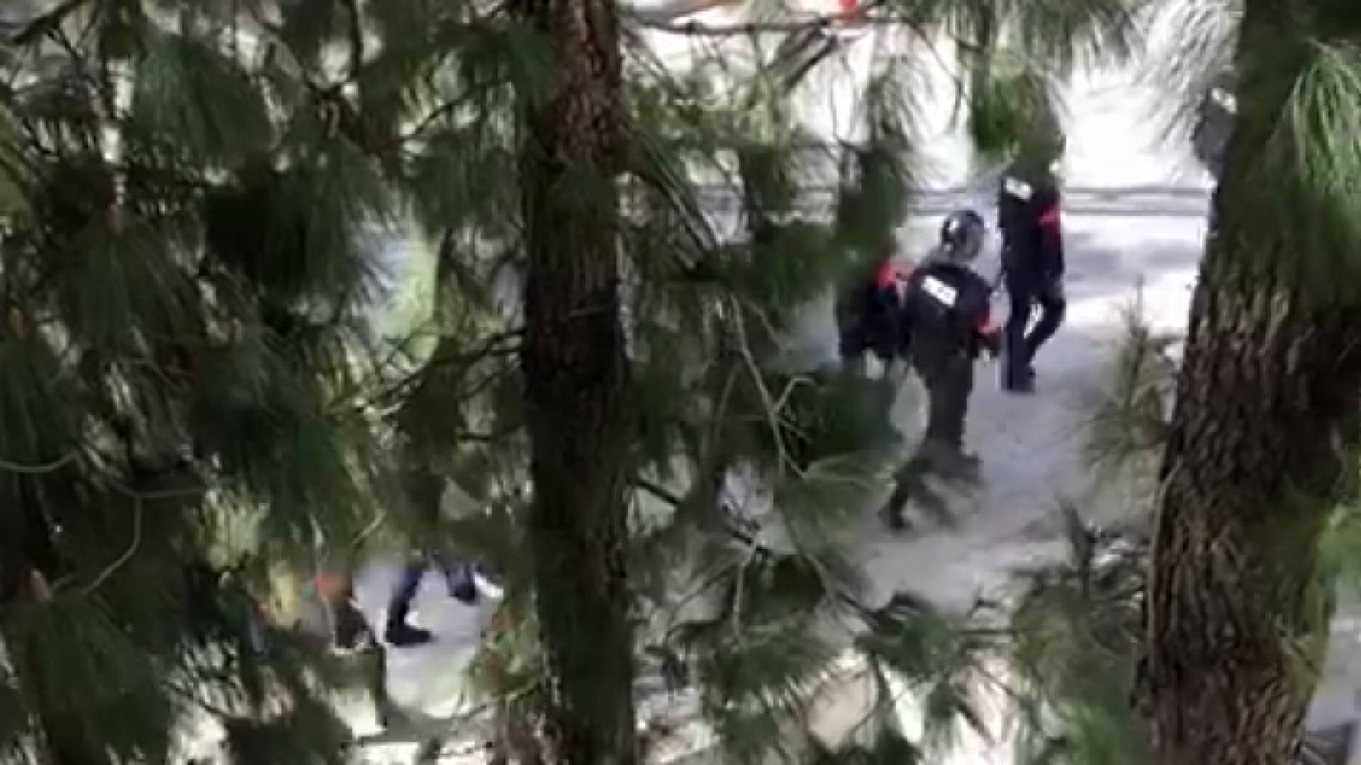 الاجهزة الامنية بالقرب من الدوار الرابع