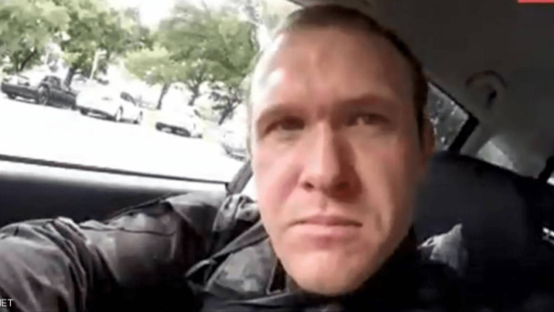 القاتل قبل بدء هجومه على مسجد النور