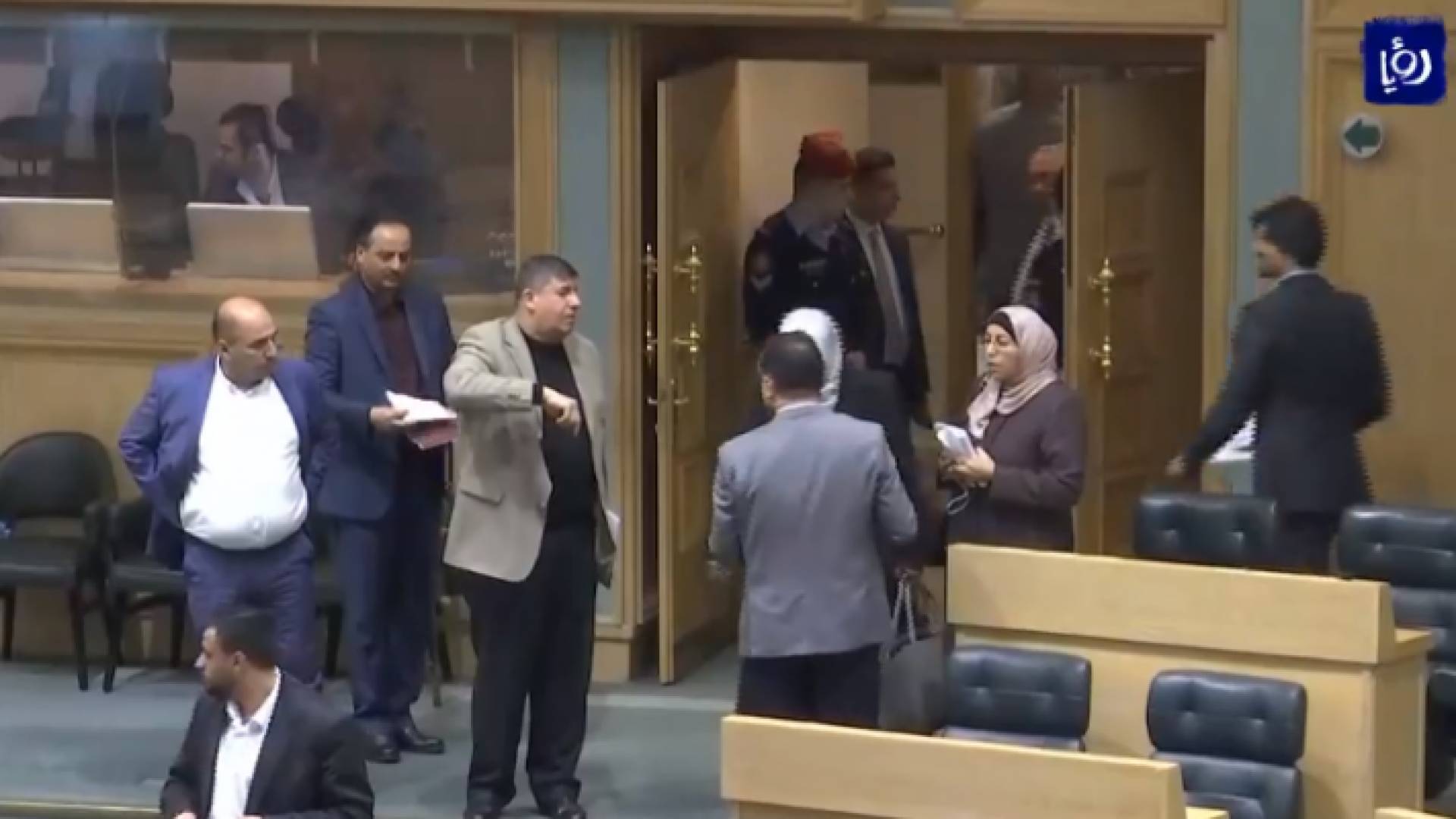 بعد رفع جلسة النواب