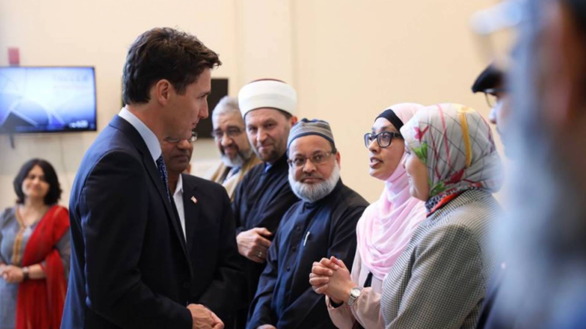 جاستين ترودو يزور مسجدا تضامنا مع المسلمين
