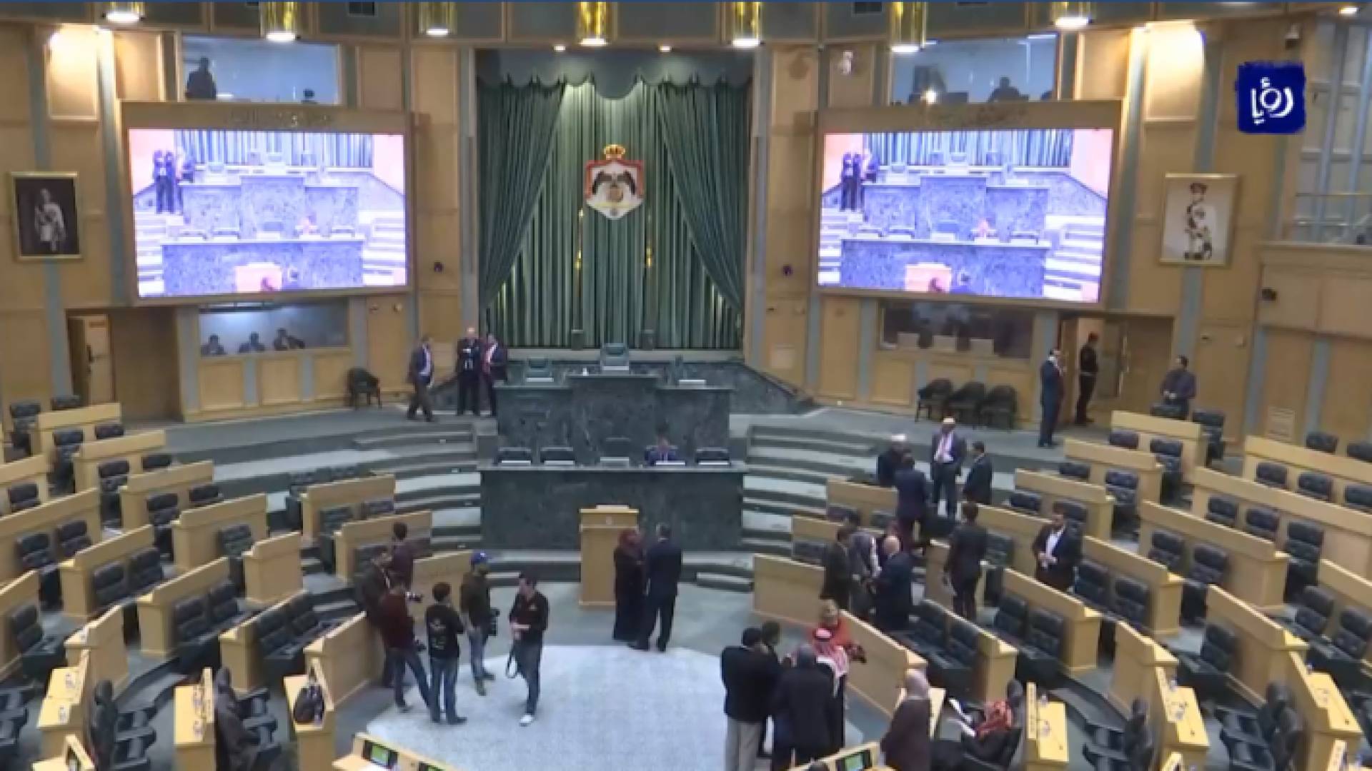 صورة من الجلسة