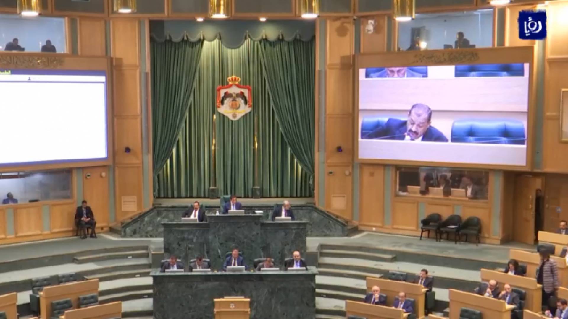 صورة من الجلسة