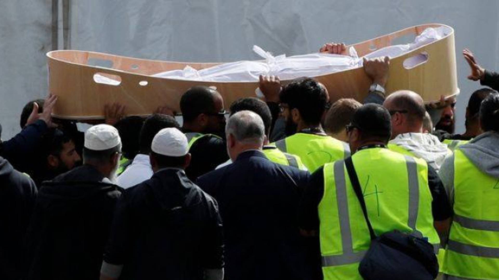 صورة من تشييع ضحايا مذبحة المسجدين