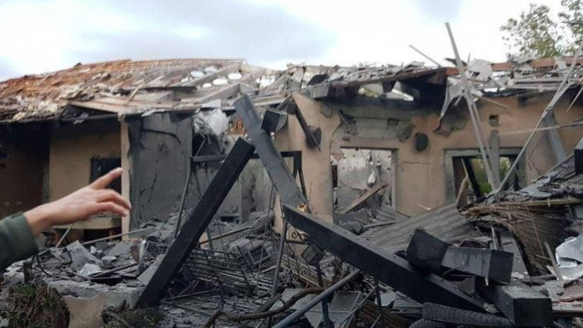 الصاروخ الفلسطيني دمر منزلا في تل أبيب بشكل كامل