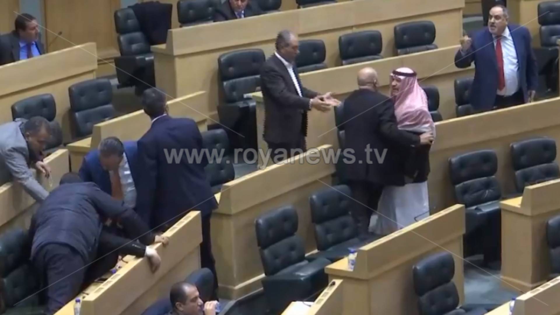 من المشادة الكلامية بين النواب تحت القبة