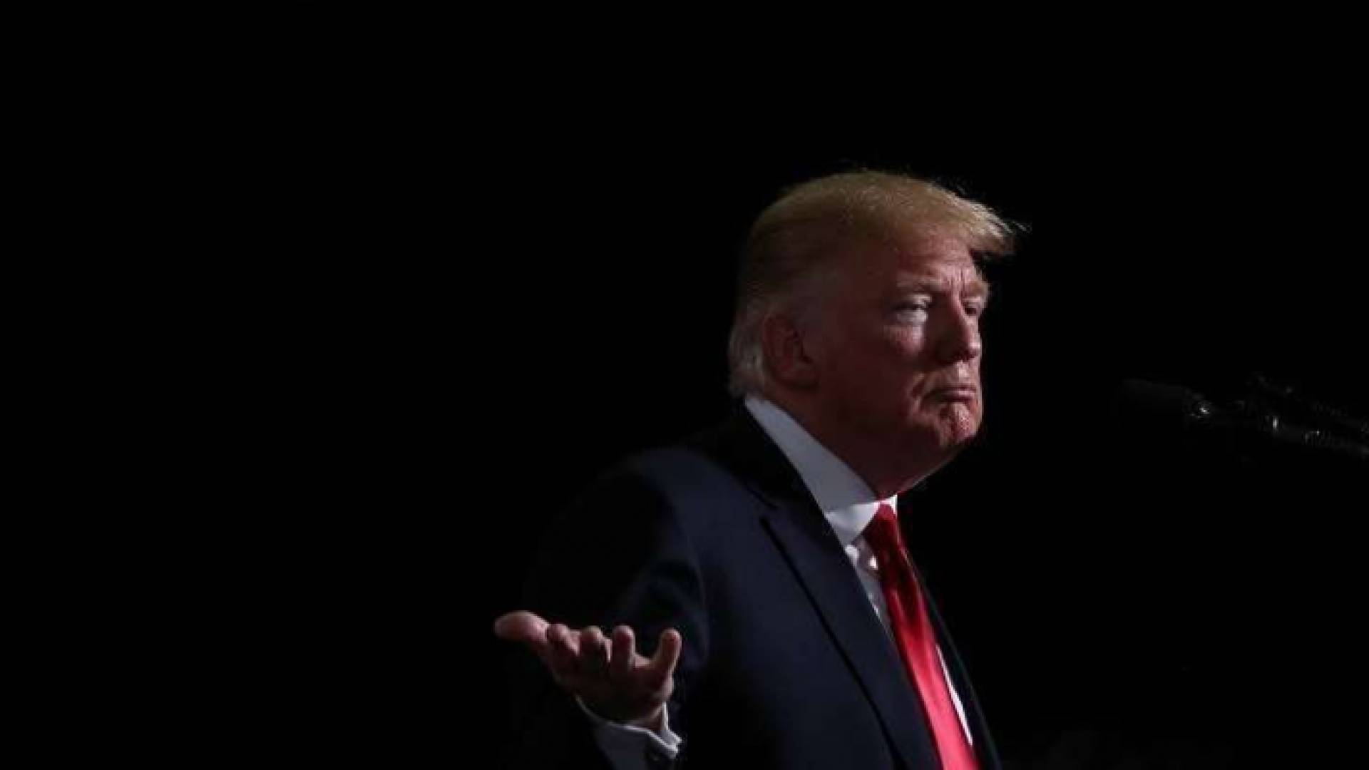 الرئيبس الأمريكي دونالد ترمب