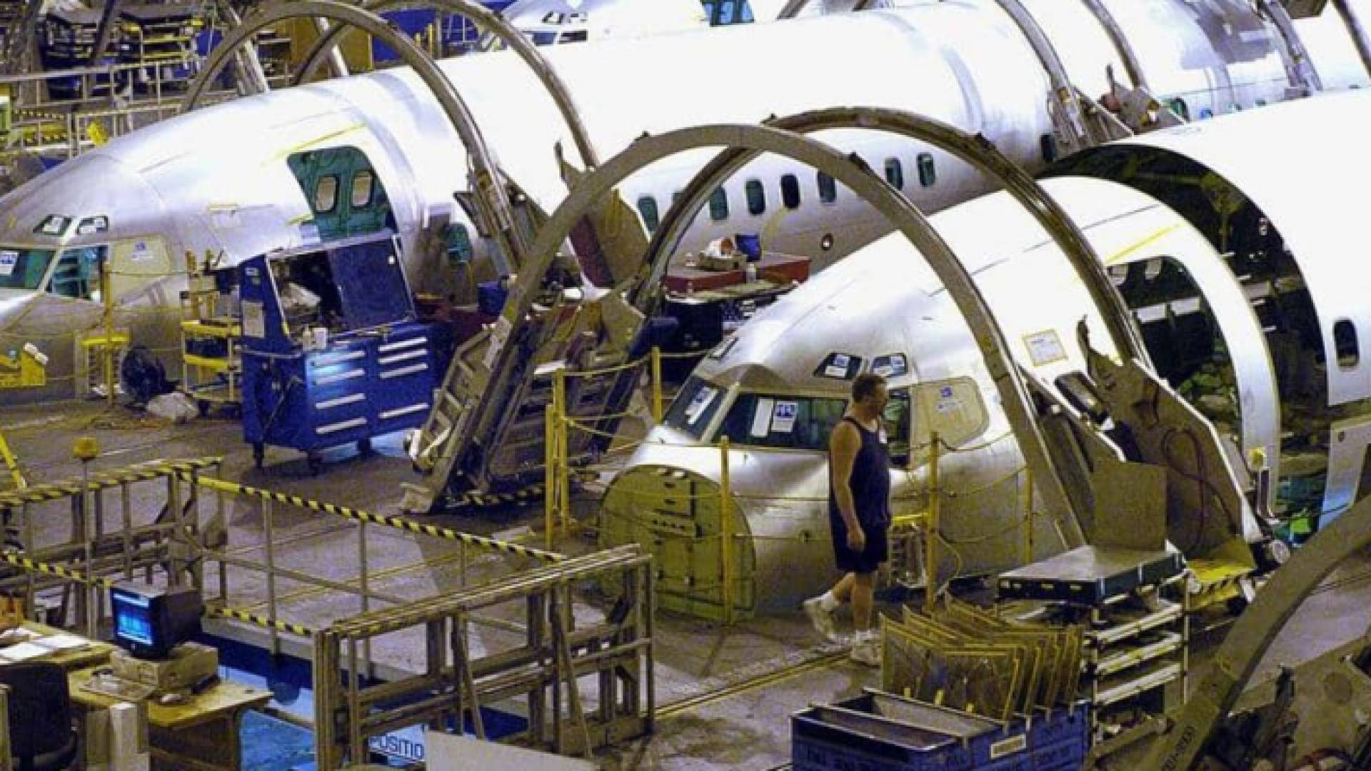 3 من طائرات بوينغ 737-800 قيد الإنتاج