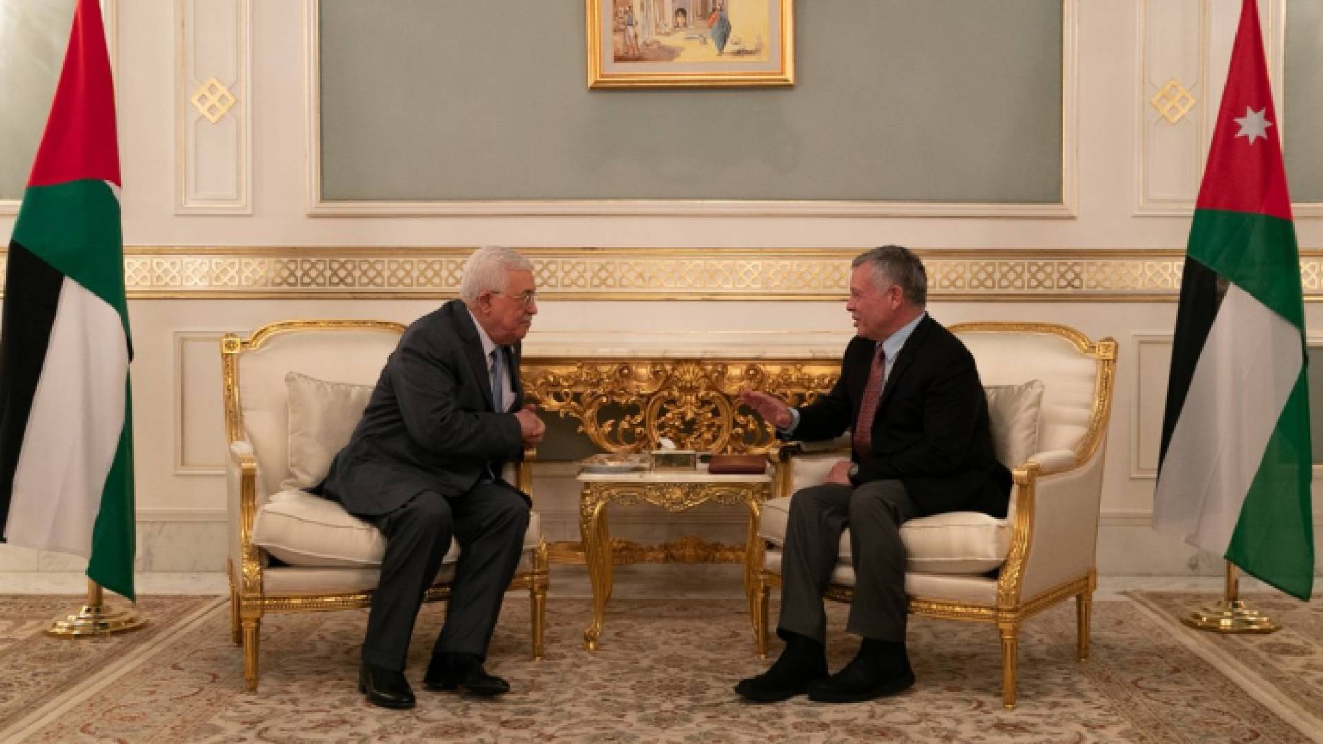 الملك يلتقي في تونس مع الرئيس الفلسطيني محمود عباس