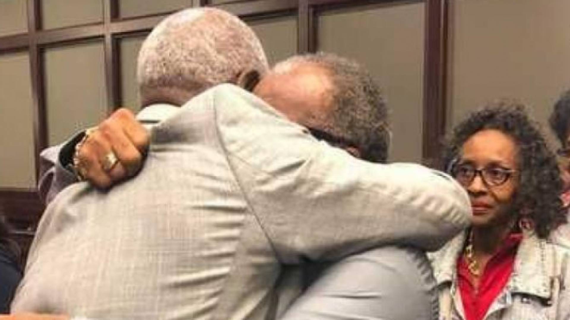 تبرئة أمريكيين قبعا 42 عاما في السجن ظلما