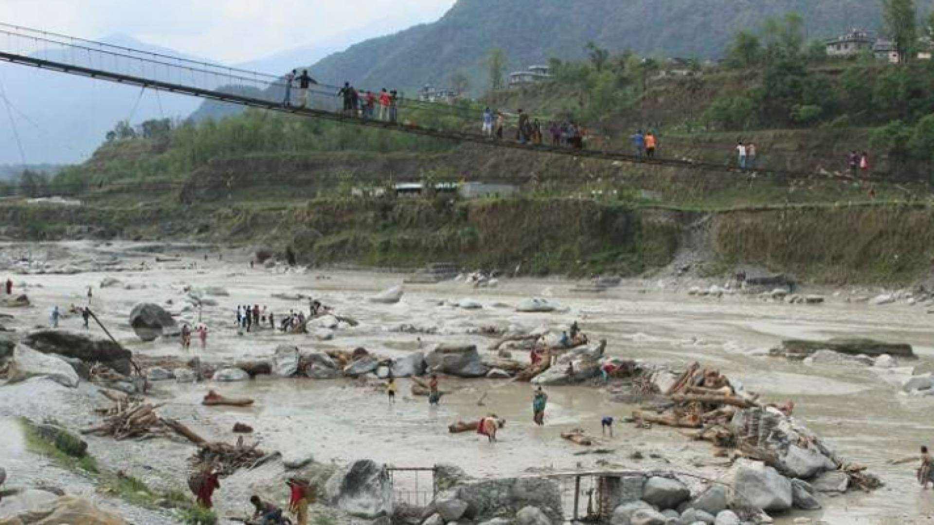 مقتل العشرات وجرح المئات بعاصفة هبت على نيبال