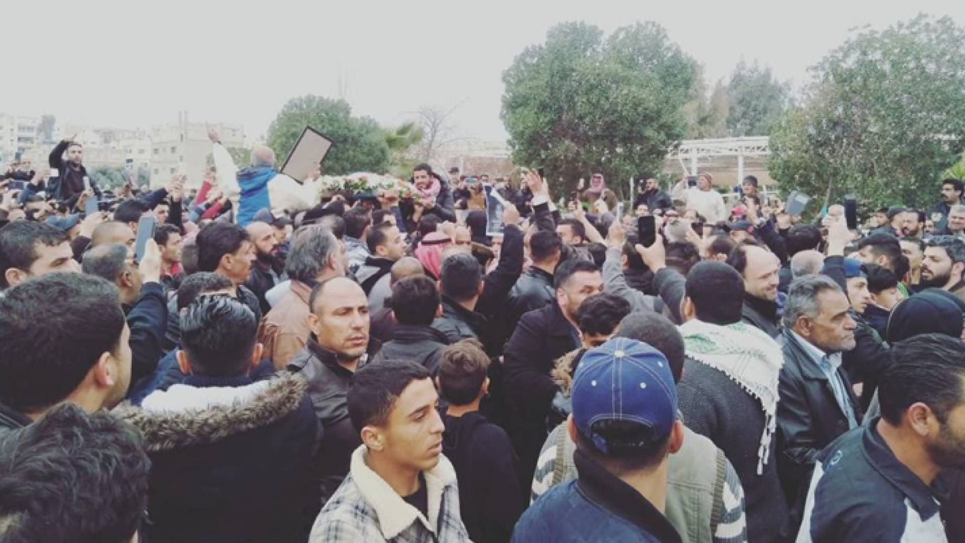 الأردنيون يشيعون جثمان الطفلة نيبال ابو ديه إلى مثواه الأخير في الزرقاء