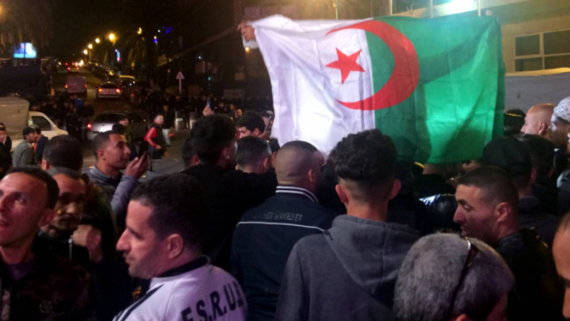 من الاحتفالات في شوارع الجزائر - الصورة من مواقع التواصل الاجتماعي