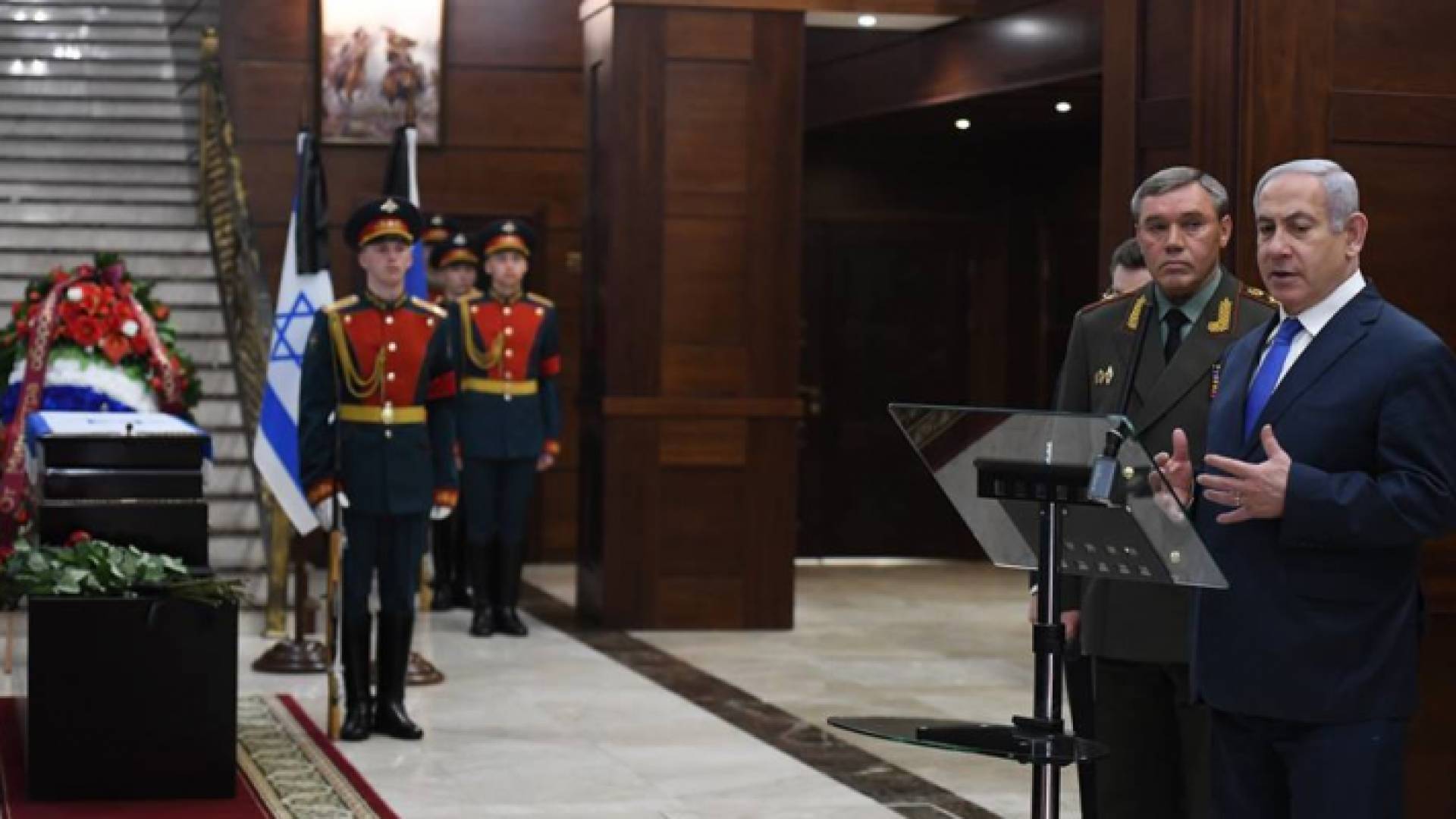 جانب من تسليم رفاة الجندي الاحتلالي