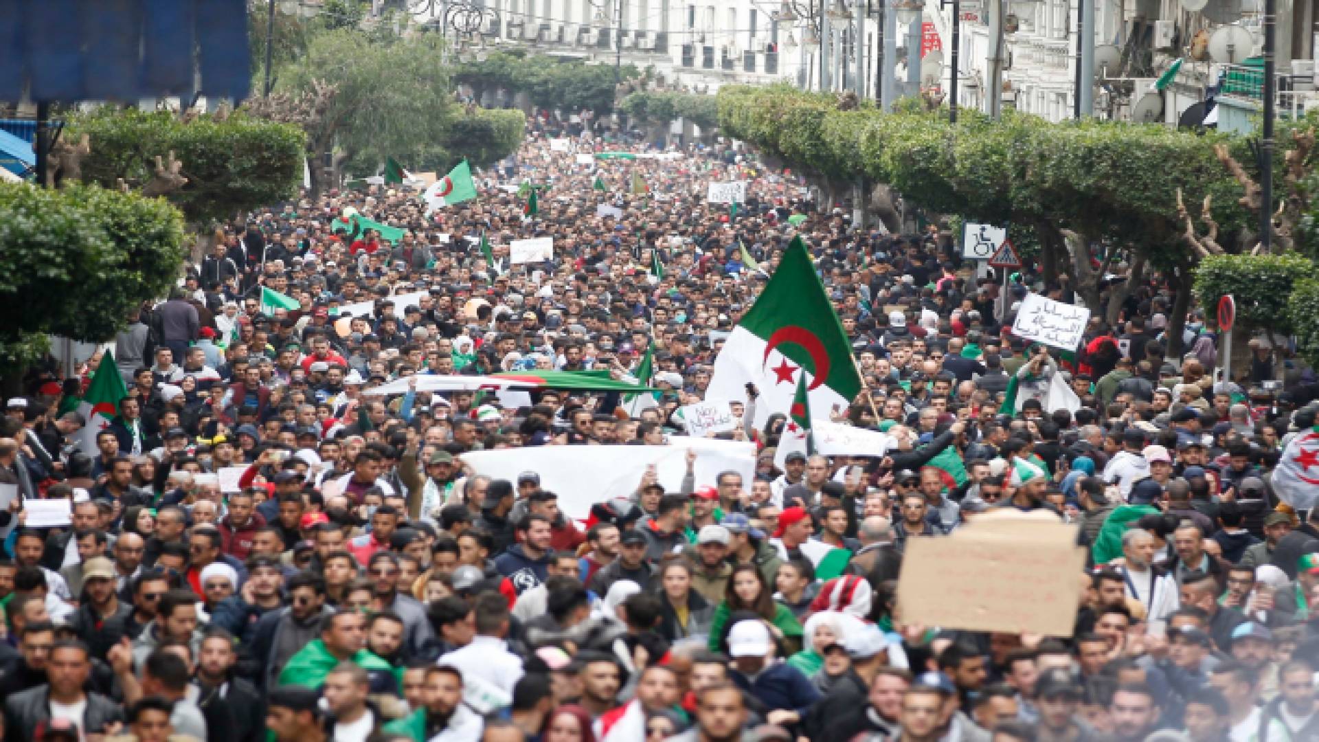 من الاحتجاجات في الجزائر