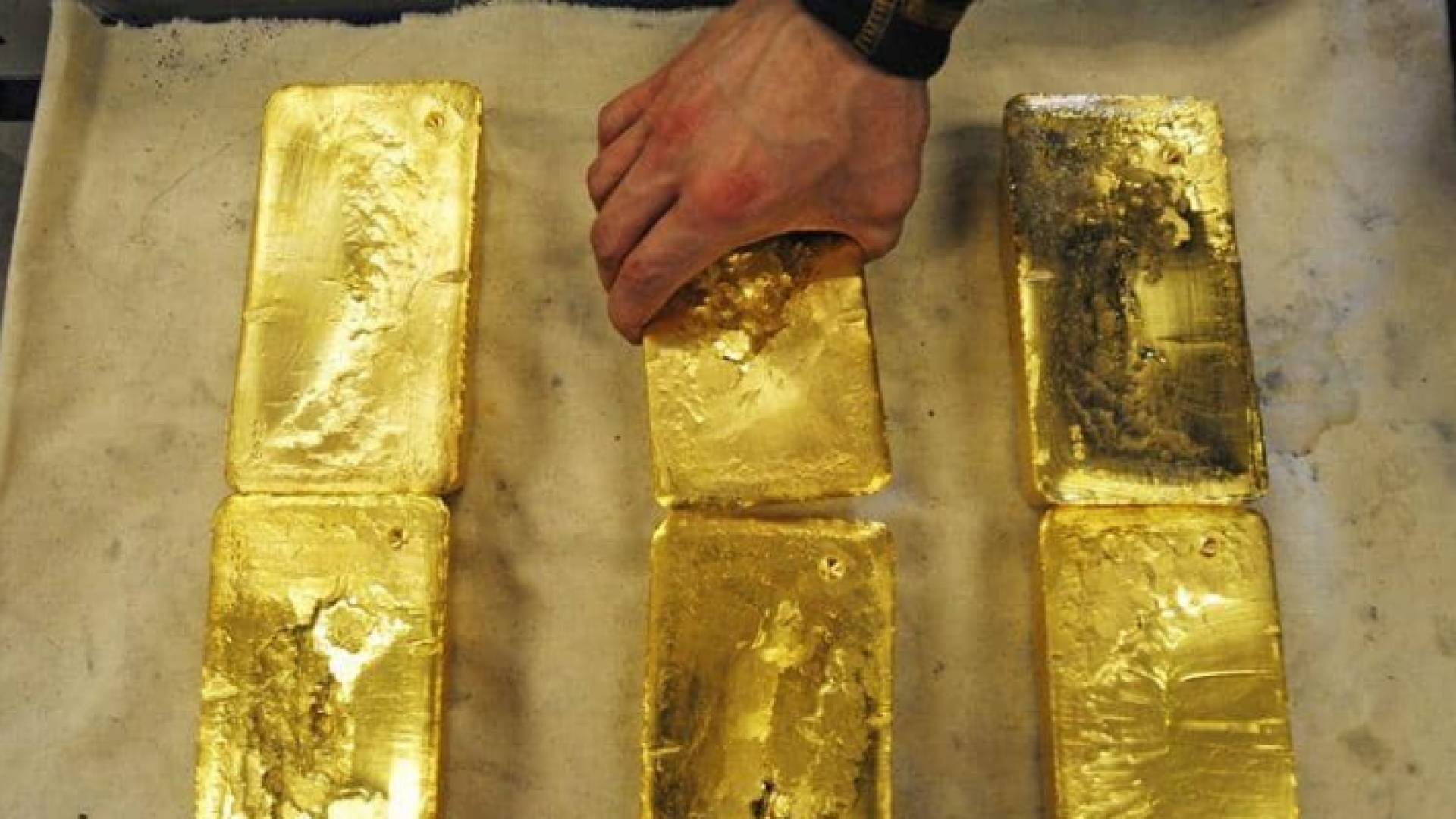 المستثمرون يتجهون نحو الذهب عند المخاوف الاقتصادية