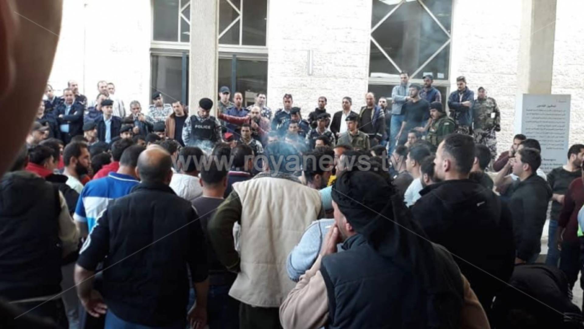 صورة من موقع المشادات في معبر جابر