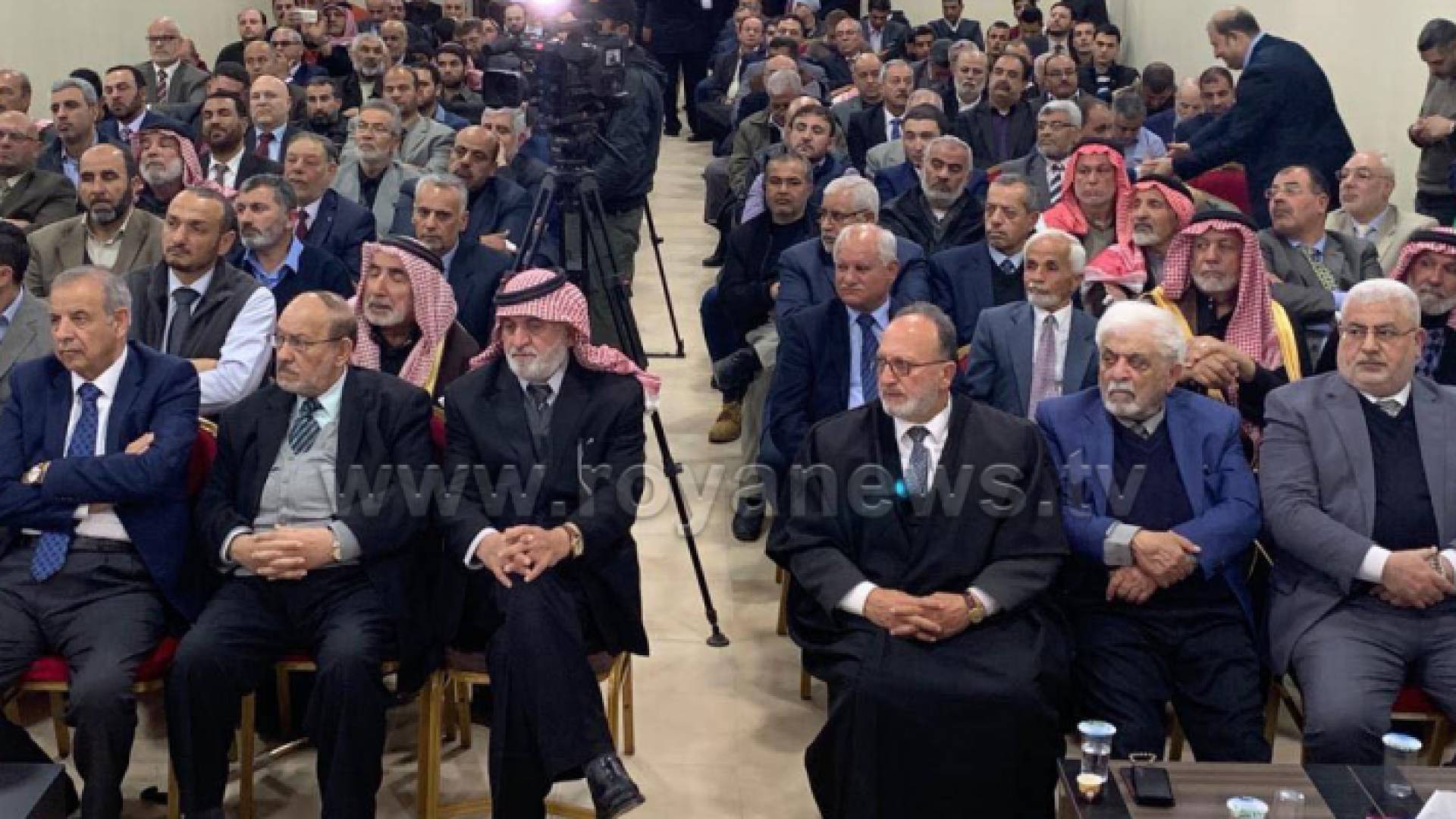 من الملتقى