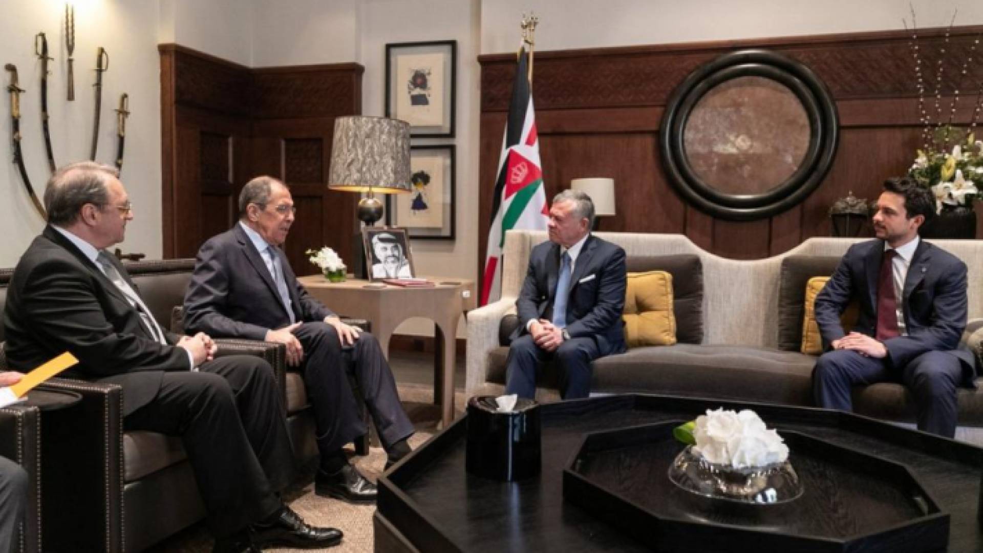 جلالة الملك عبدالله الثاني بحضور سمو الأمير الحسين بن عبدالله الثاني، ولي العهد يلتقي وزير الخارجية الروسي سيرجي لافروف