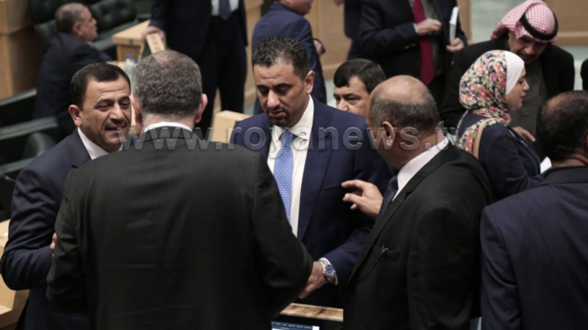 لقطات للحكومة والنواب تحت قبة البرلمان اليوم