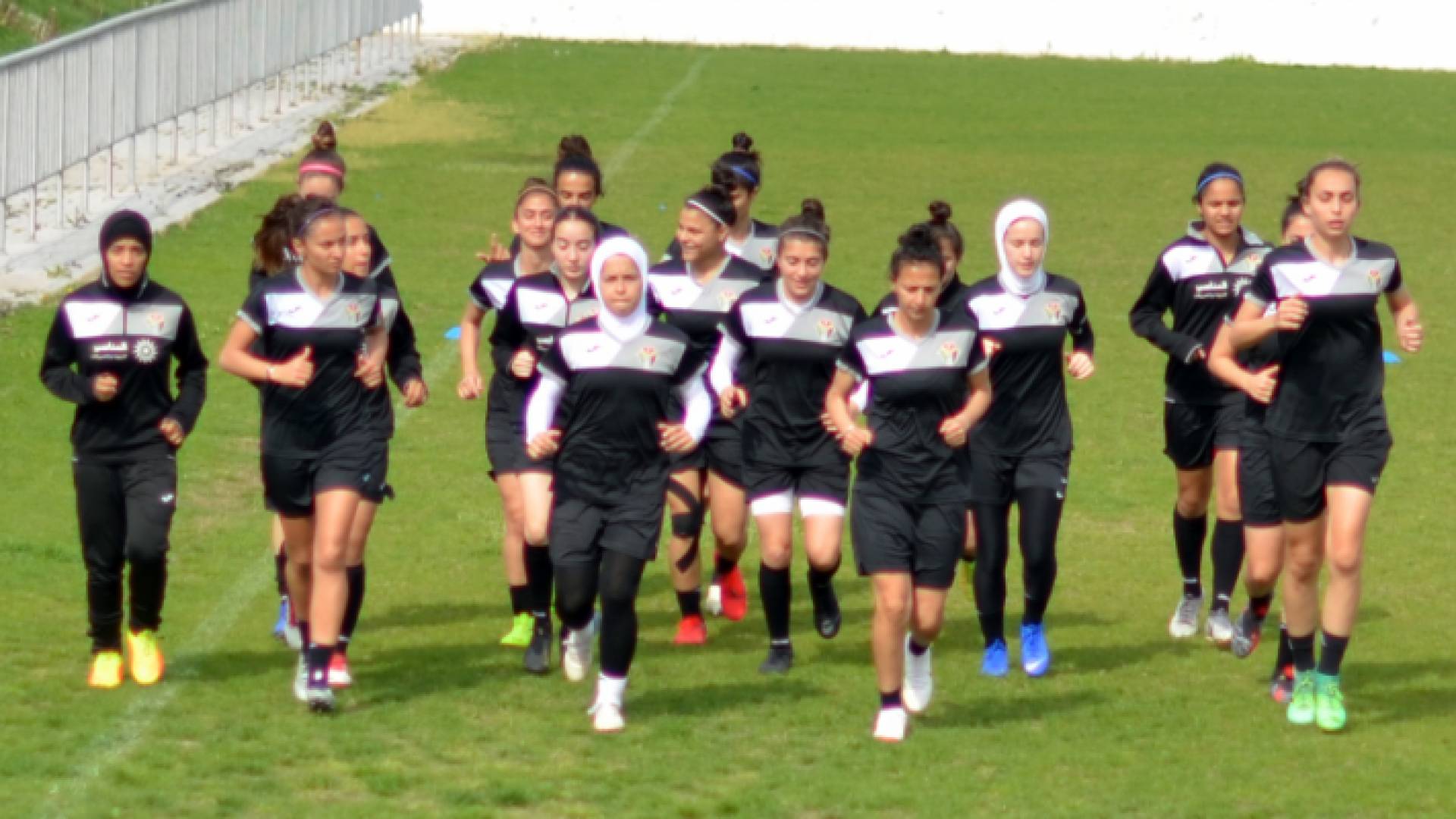 لاعبات المنتخب الوطني للسيدات