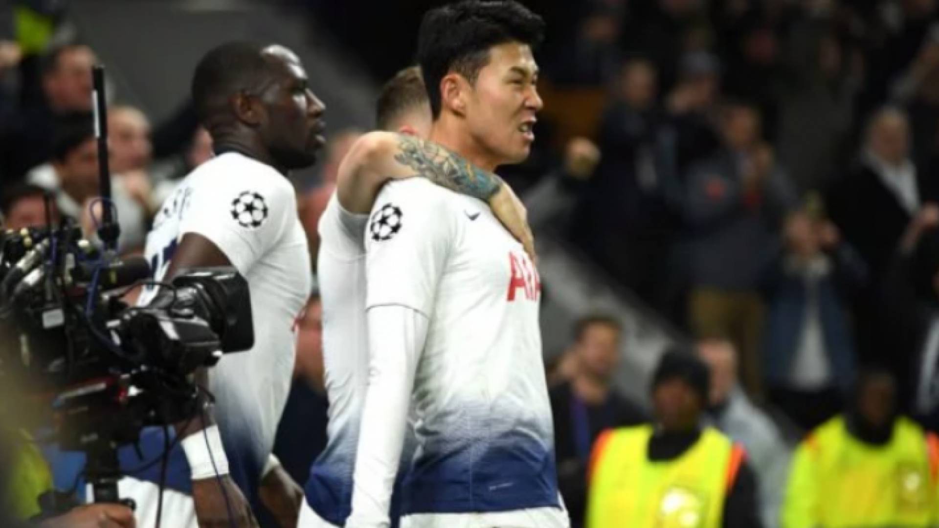 لاعبو توتنهام