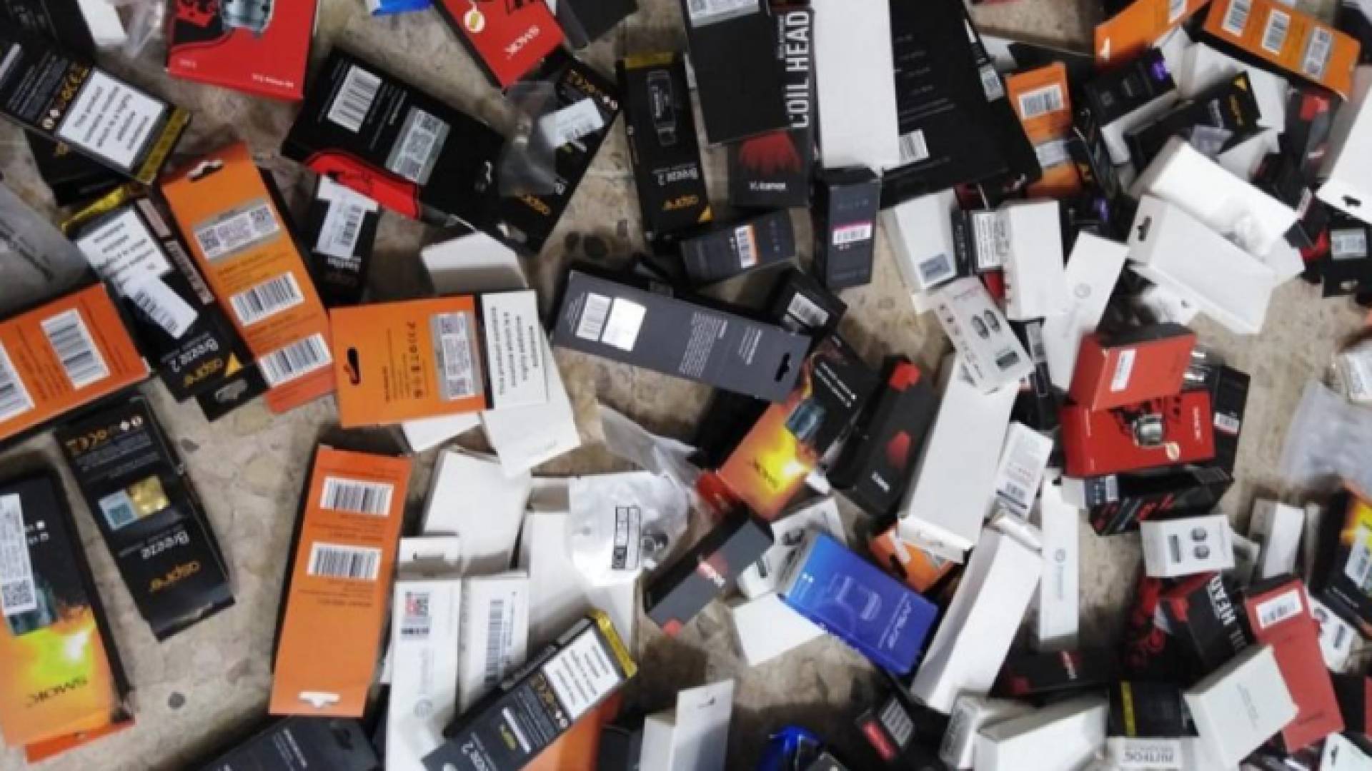 بلغت قيمة الضبطيات من السجائر والأراجيل الإلكترونية ولوازمها ما يقارب 70 ألف دينار