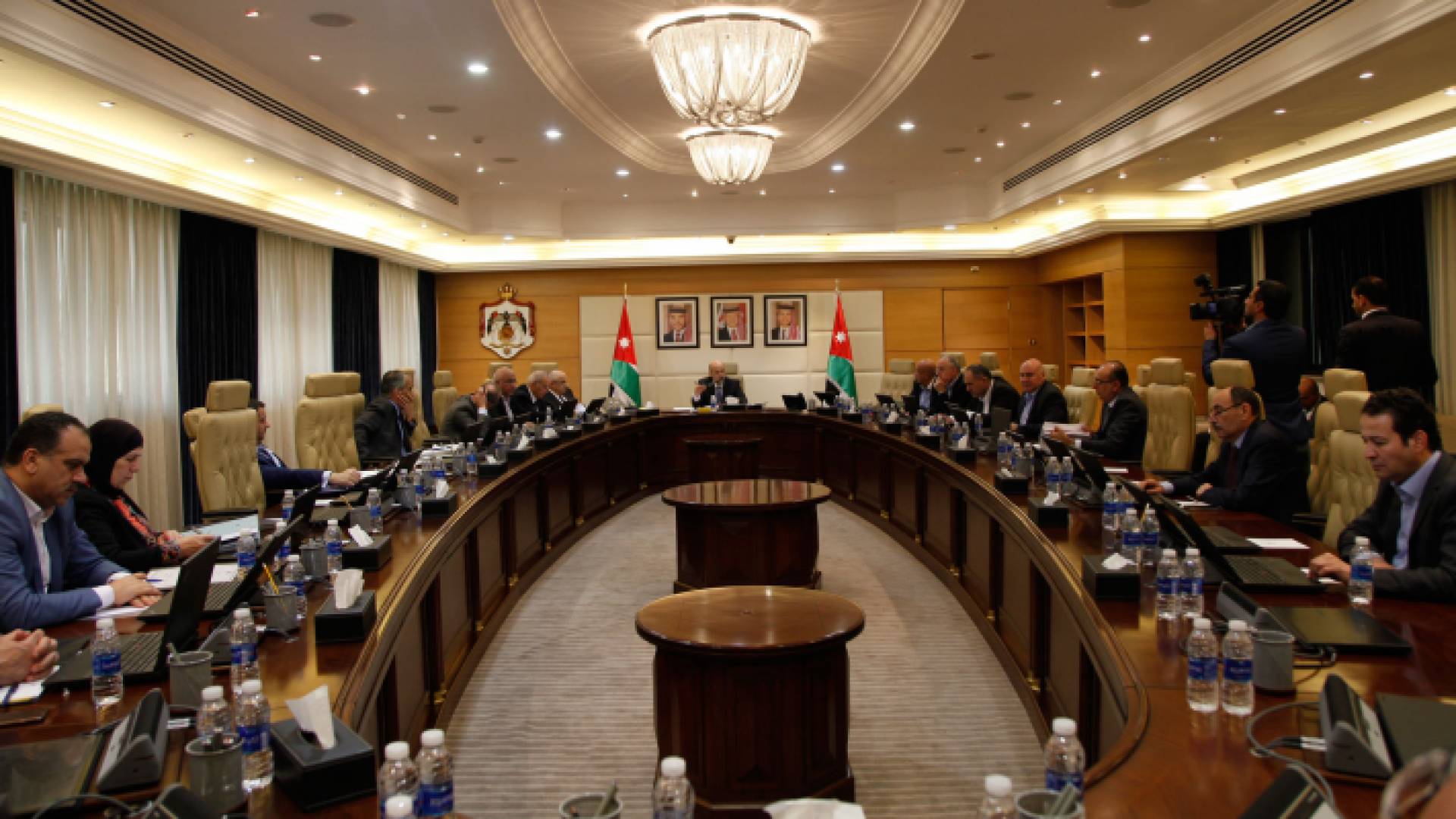 جانب من جلسة اليوم في رئاسة الوزراء