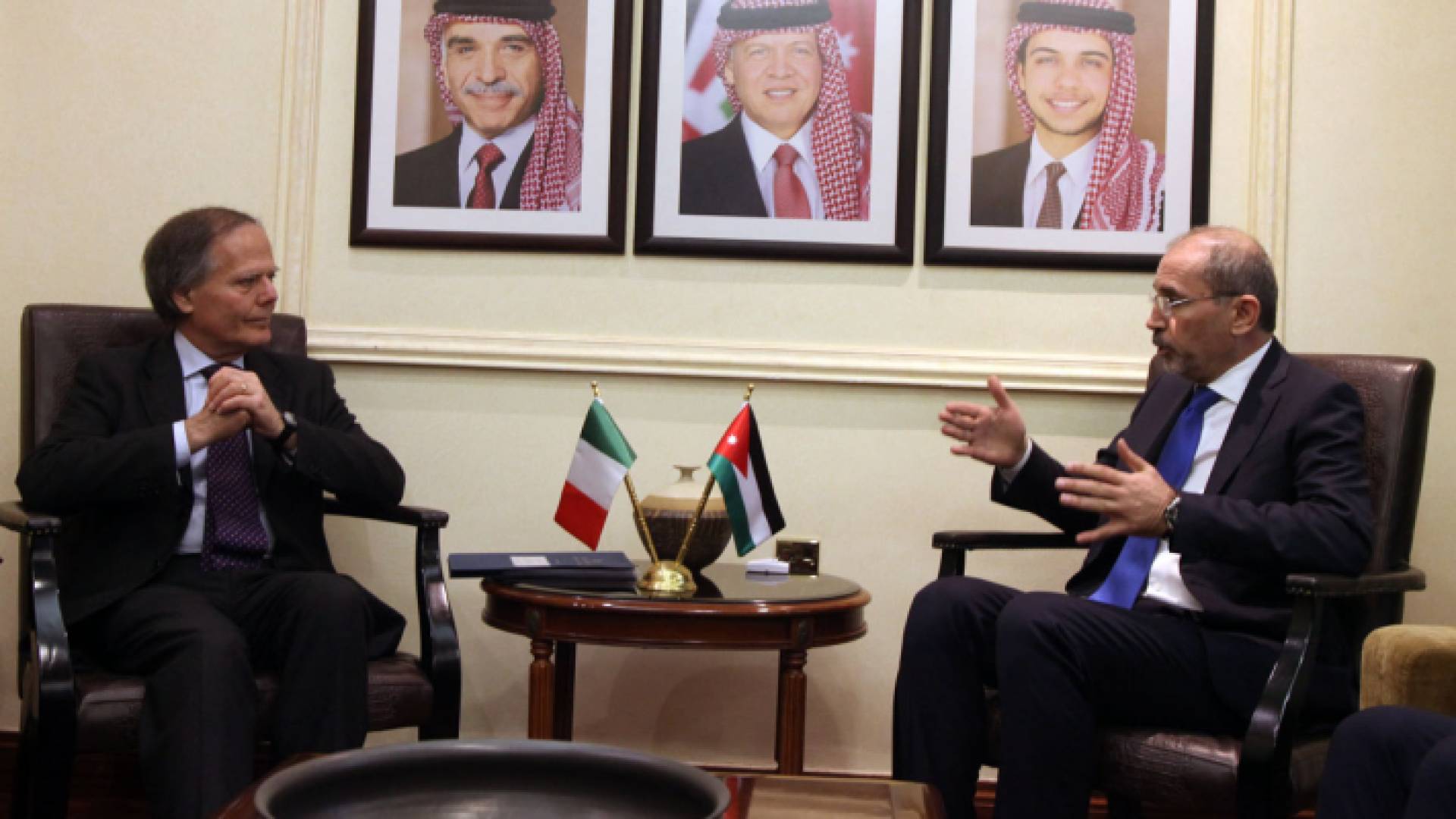 الصفدي ونظيره الإيطالي يبحثان سبل تنفيذ التوافقات التي تمت بين البلدين